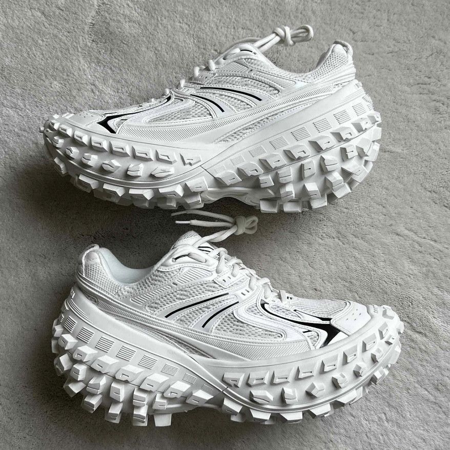 BALENCIAGA DEFENDER BOUNCER SNEAKERS Eggshell/Black Sz 42 EU