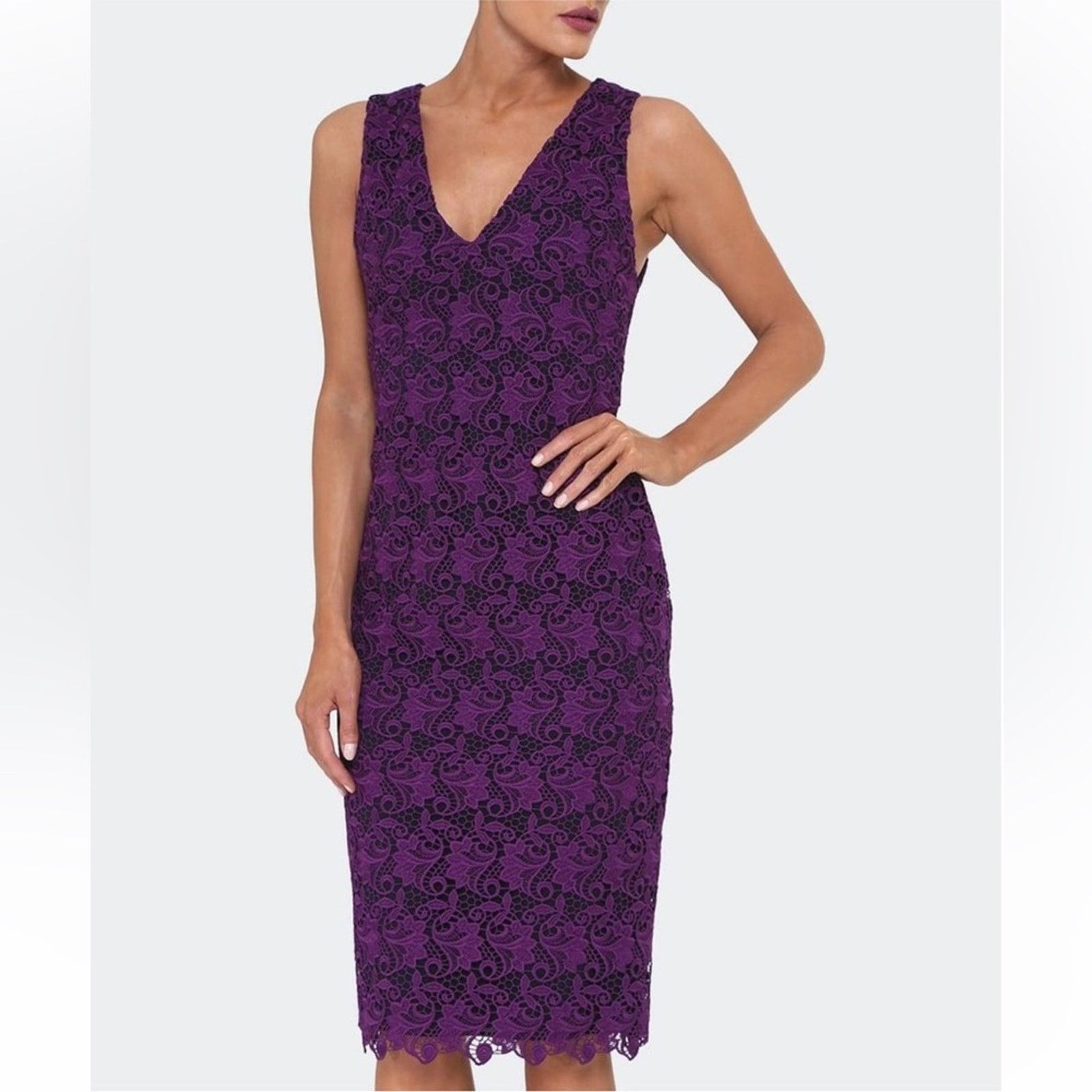 Alice + Olivia Alice + Olivia Preslee Purple Floral Lace V-neck Midi Dress Size XS / US 0-2 / IT 36-38 - 1 Thumbnail