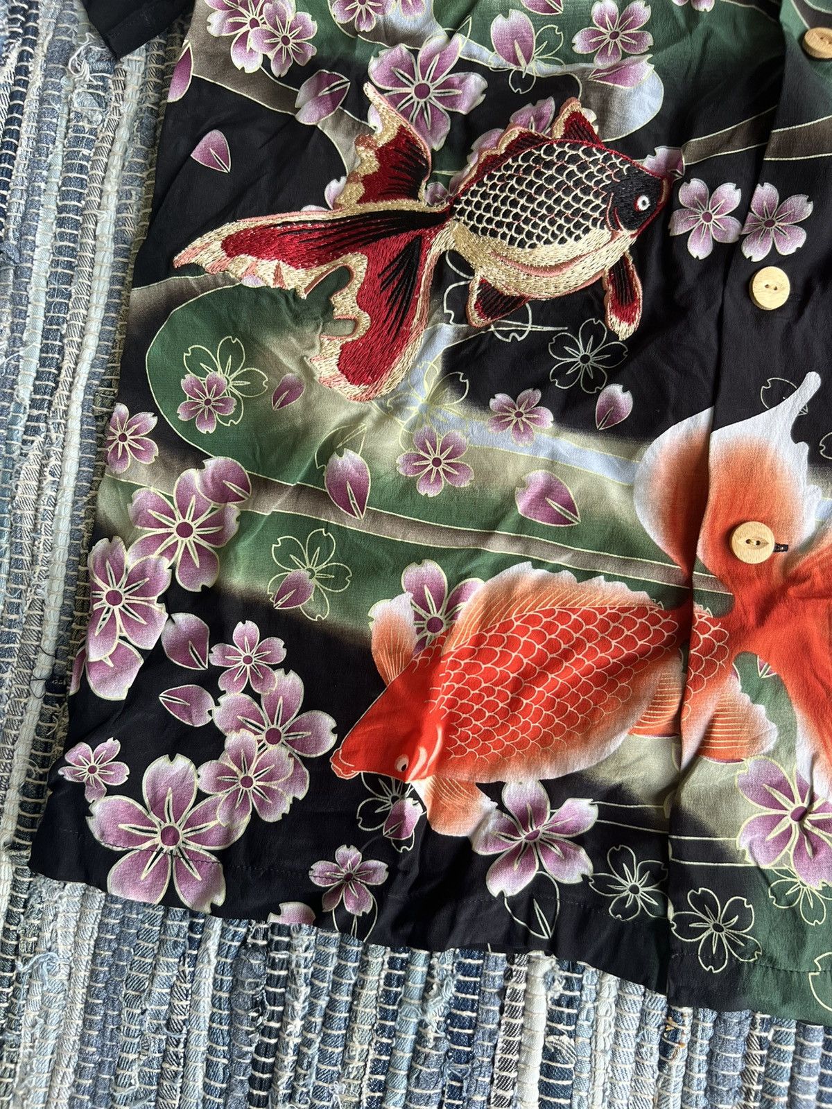 Vintage Karakuri Tamashi Golden Fish Sakura Rayon Crepe Aloha Shirt Size US L / EU 52-54 / 3 - 4 Thumbnail