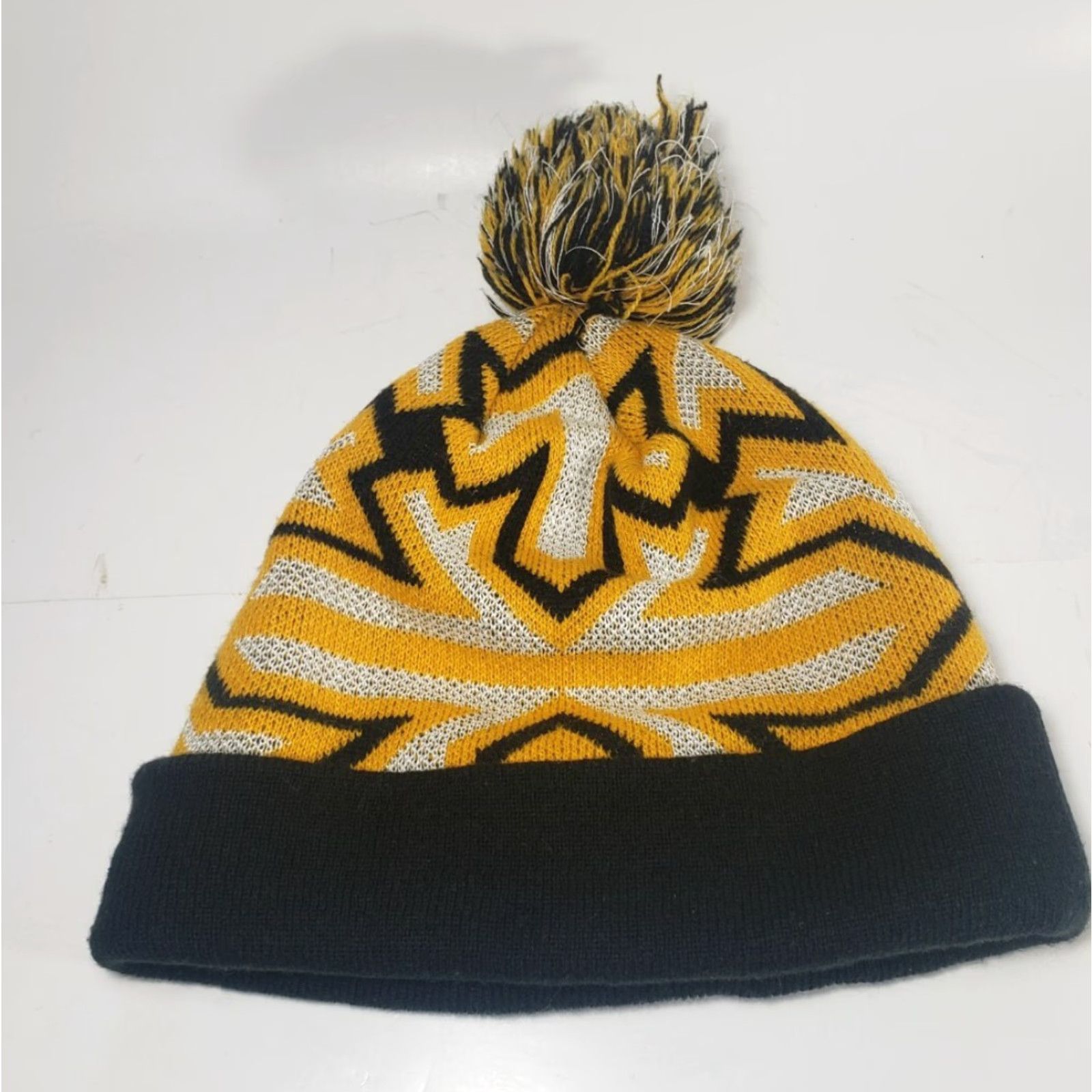 New Era New Era Iowa Hawkeyes Beanie One Size Cuffed Knit Cap Yellow + Black Unisex Adults Size ONE SIZE - 3 Thumbnail