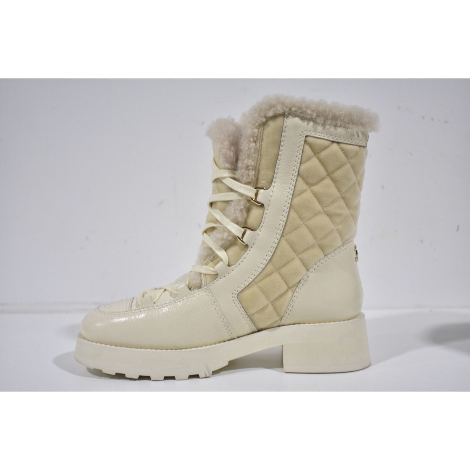 Chanel Chanel 21K Ivory Velvet Shearling Fur Brave CC Lace Up Tie Size US 6 / IT 36 - 8 Thumbnail