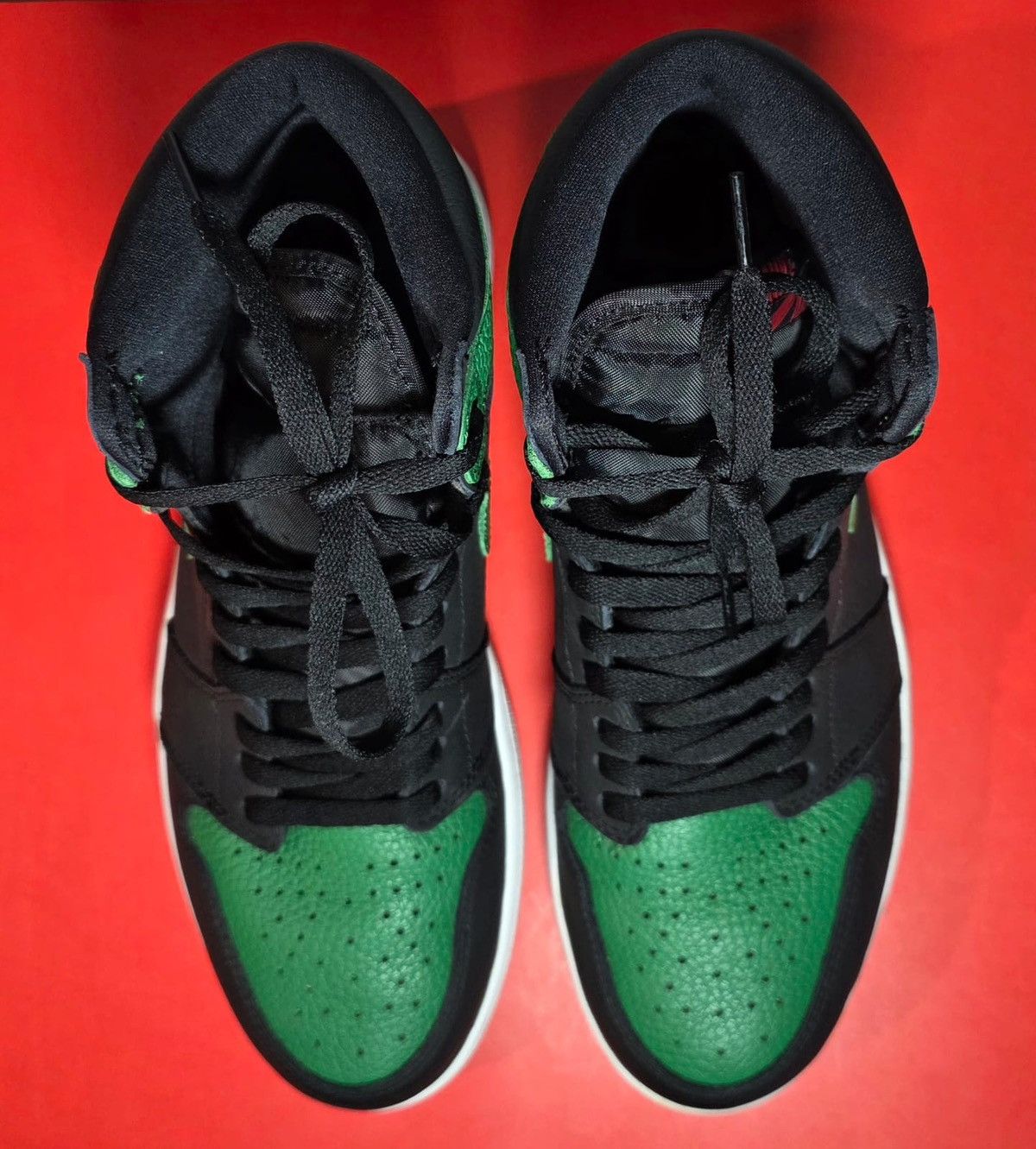 Jordan Brand Size 10.5 - Jordan 1 Retro OG High Pine Green 2.0 Size US 10.5 / EU 43-44 - 4 Thumbnail