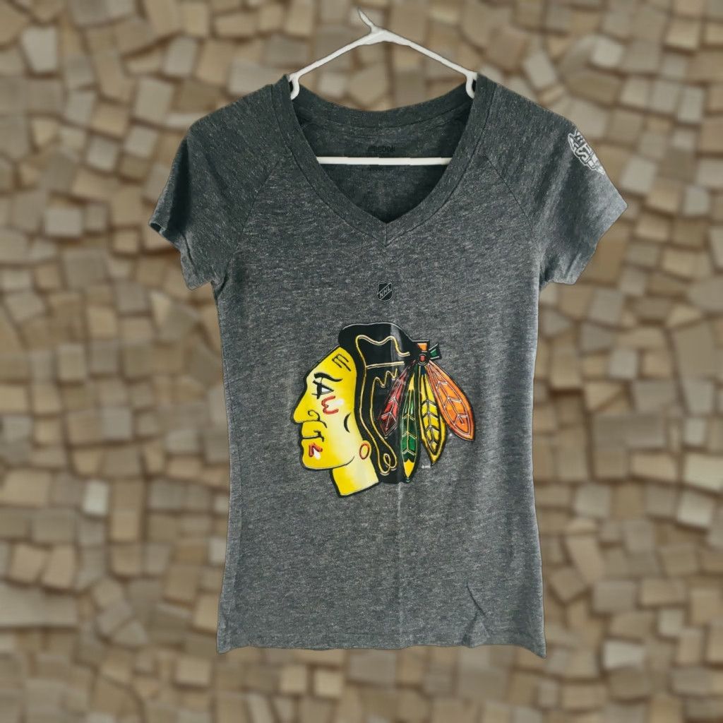 Reebok Reebook T Shirt Women's Size S Short Sleeve Gray Hawks Kane 88 V Neck Pullover Size S / US 4 / IT 40 - 1 Thumbnail