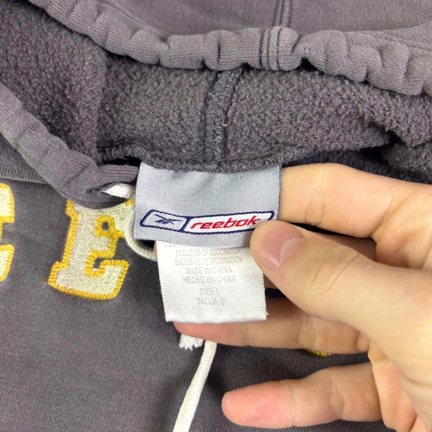 Reebok Reebok Hoodie Mens L Gray Yellow Spellout Logo Pullover Sweatshirt Vintage Size US L / EU 52-54 / 3 - 6 Thumbnail