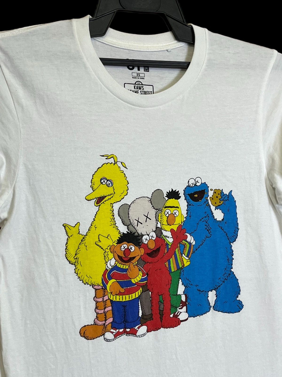 Kaws × Uniqlo GRAIL🔥UNIQLO x KAWS x SESAME STREET COLLABORATION T SHIRT Size US XS / EU 42 / 0 - 3 Thumbnail