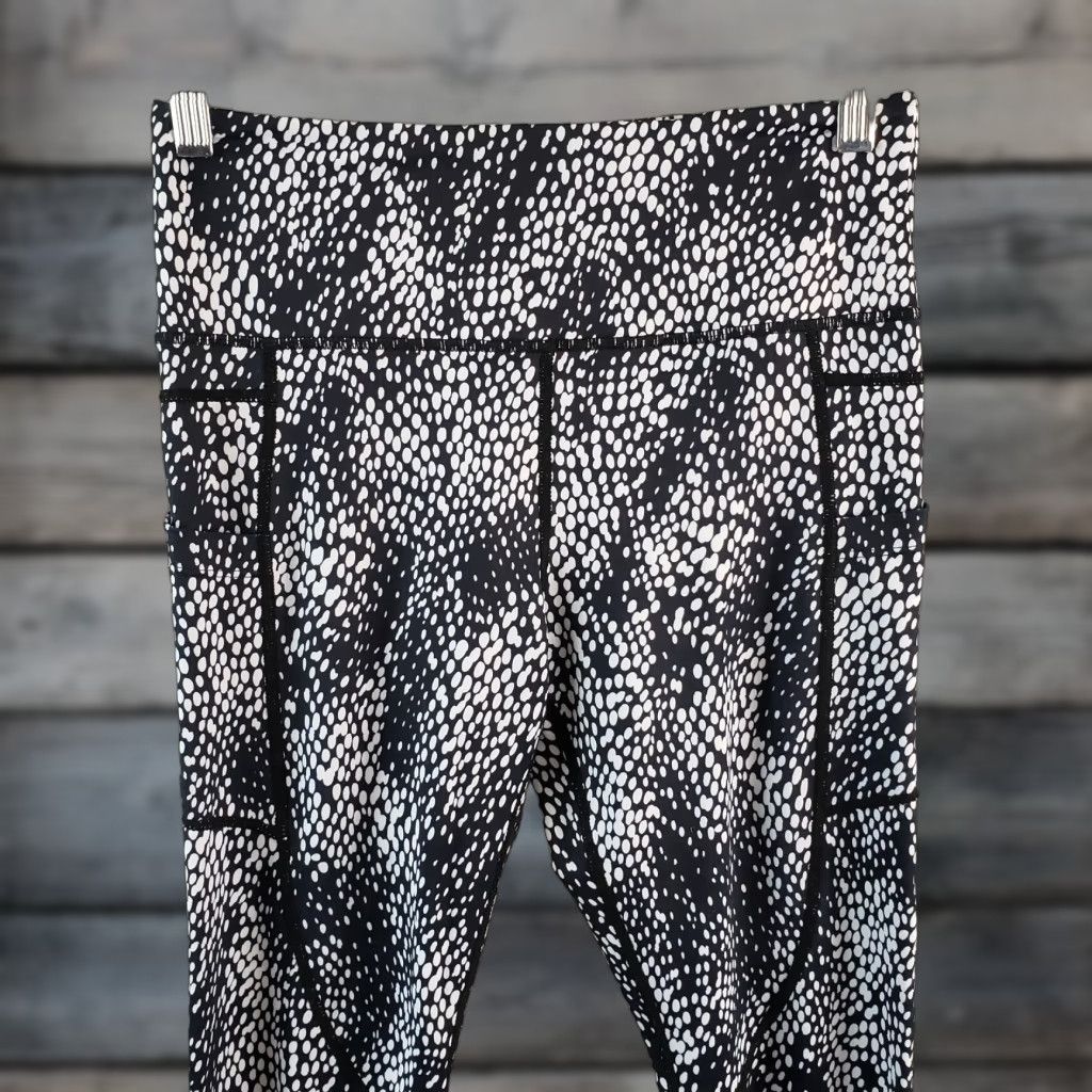 Vintage Zyia Active Womens Cropped Leggings Sz 6-8 Black Pockets Inseam 24.5 in Printed Size 28" / US 6 / IT 42 - 1 Thumbnail