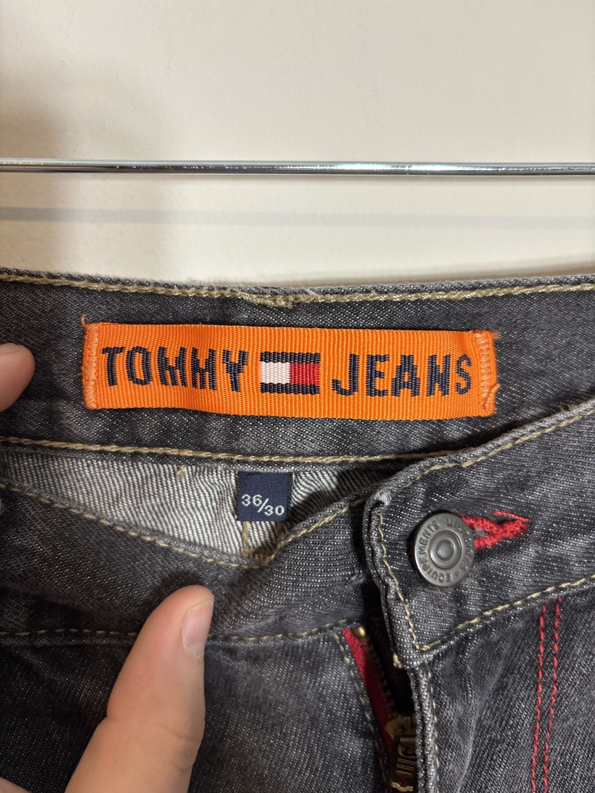 Tommy Hilfiger Vintage Tommy Hilfiger Jeans Black Denim Loose Skater 36x30 Size US 36 / EU 52 - 3 Thumbnail
