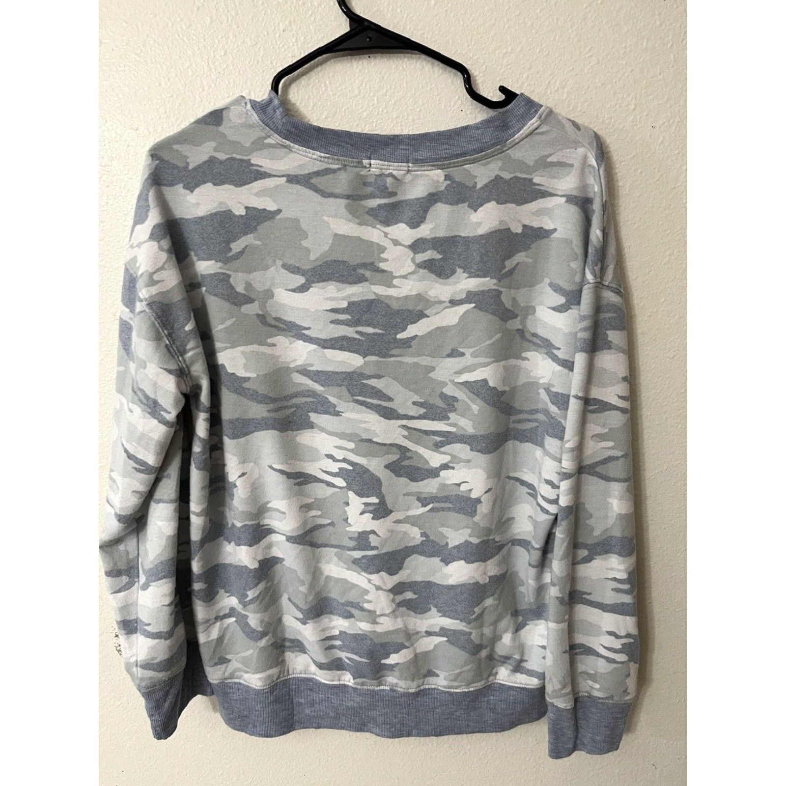 Splendid VINTAGE Splendid Blue Camo Sweatshirt Shirt Women Long Sleeve M Pullover Camouflage Activewear 90s 00s Mens Womens Girls Boys Size M / US 6-8 / IT 42-44 - 2 Thumbnail