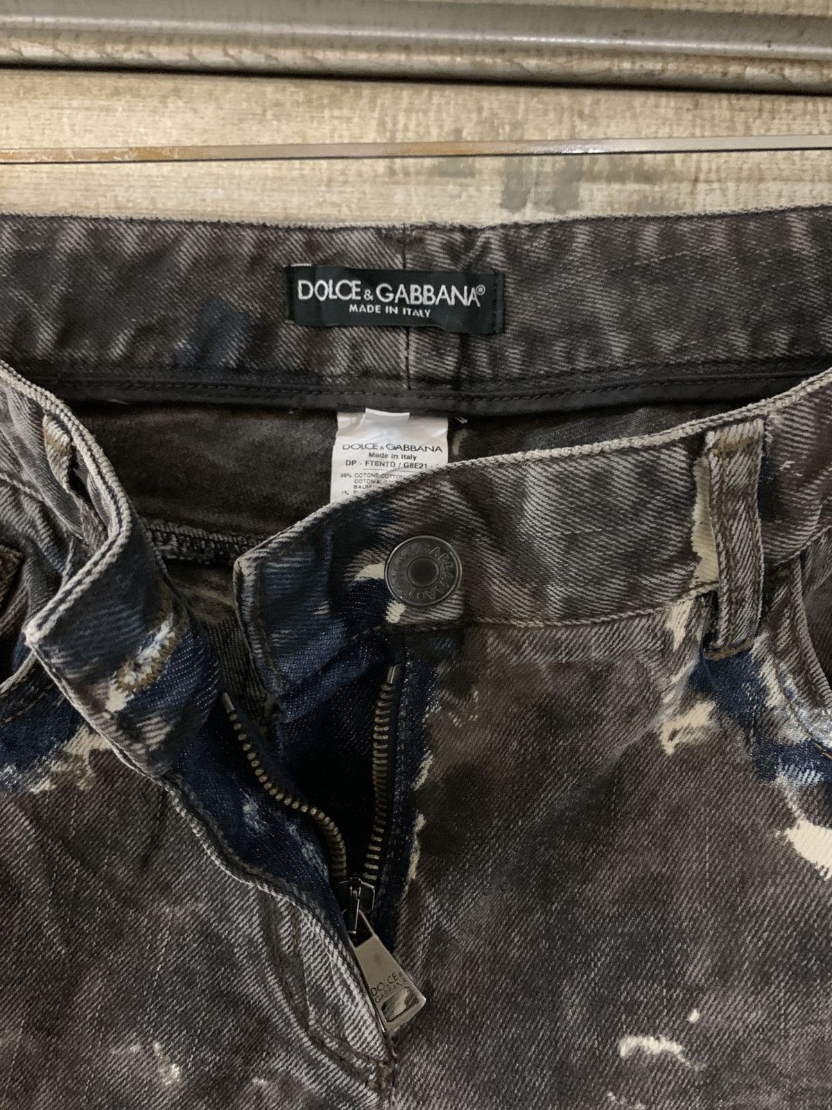 Dolce & Gabbana Dolce & gabbana denim bleach wash jeans Size 26" / US 2 / IT 38 - 8 Thumbnail