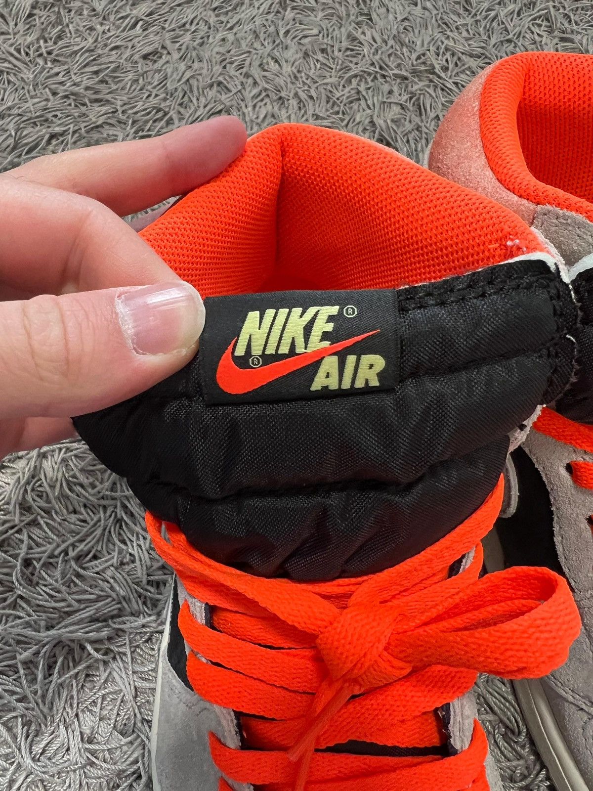 Nike Jorden 1 high Neutral grey hyper crimson Size US 9 / EU 42 - 9 Thumbnail