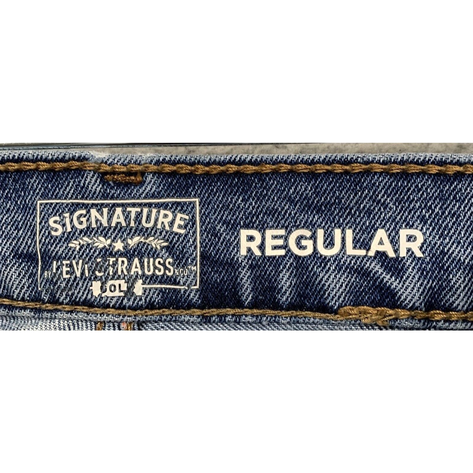 Vintage Levi Strauss Gold Signature Jeans Men 42W Regular Fit Medium Blue Denim Classic 5-Pocket Distressed No N/A Size US 42 / EU 58 - 7 Thumbnail