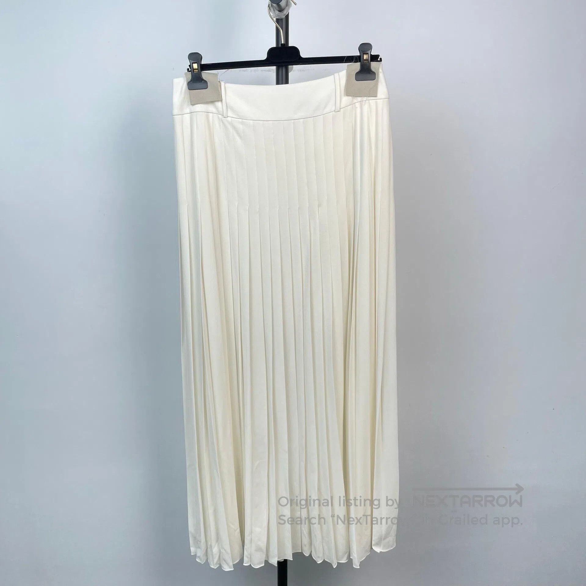 Chanel Chanel White Silk Pleated Diamond Buckle Half Skirt| Size 37" - 2 Thumbnail