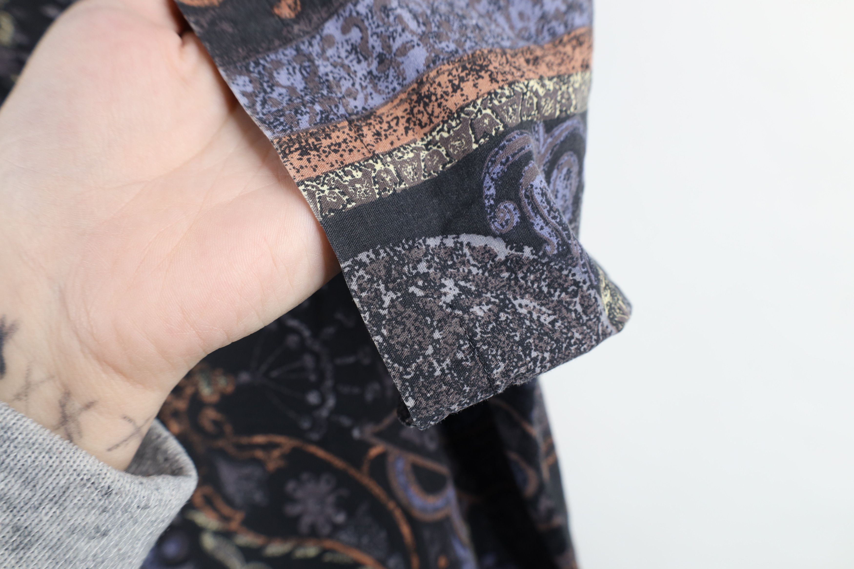 Vintage Vintage 90s Streetwear Rainbow Tapestry Collared Shirt Size US L / EU 52-54 / 3 - 10 Thumbnail