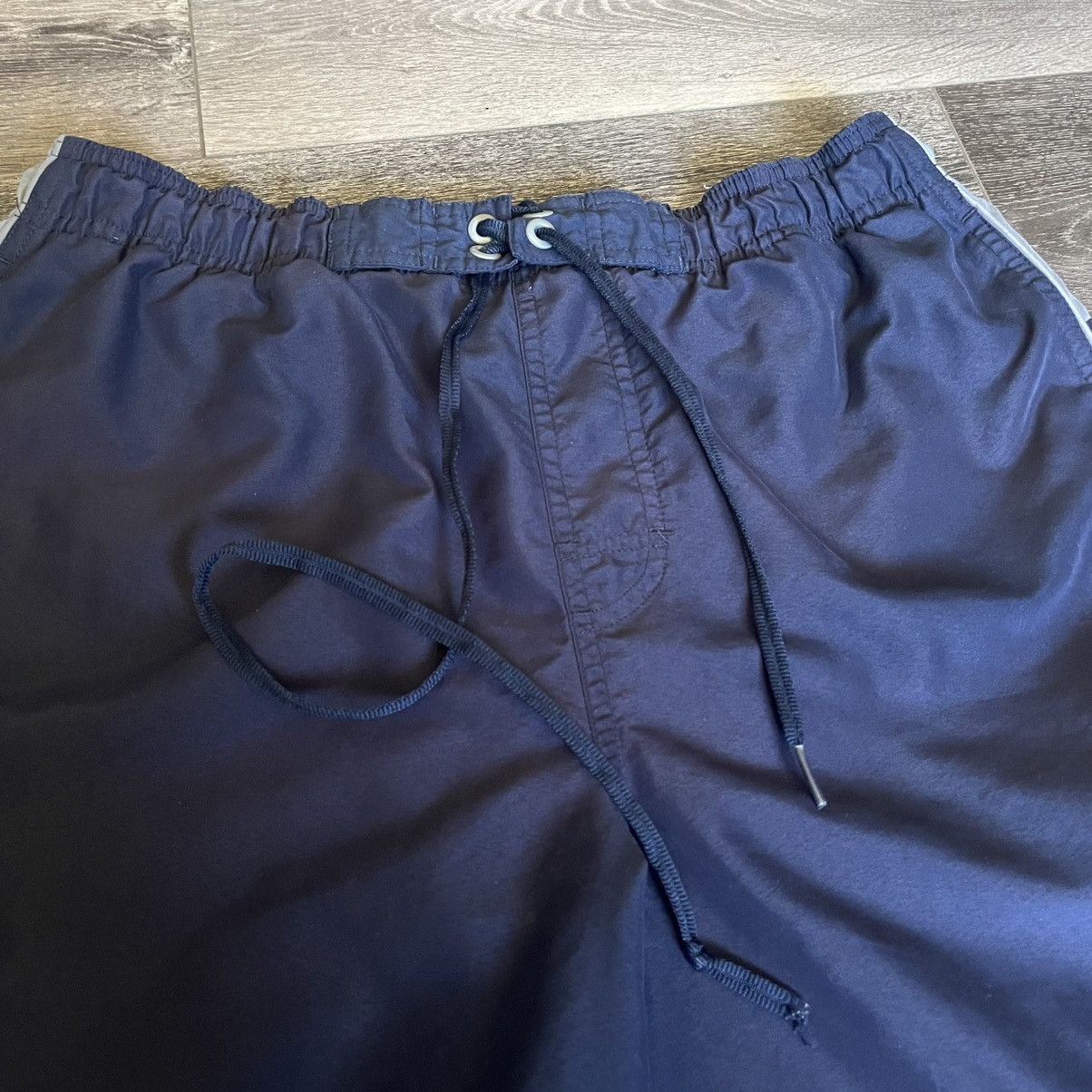 Nike Vintage 2000s Nike Basic Swoosh Logo Nylon Board Shorts Sz S Size US 32 / EU 48 - 4 Thumbnail
