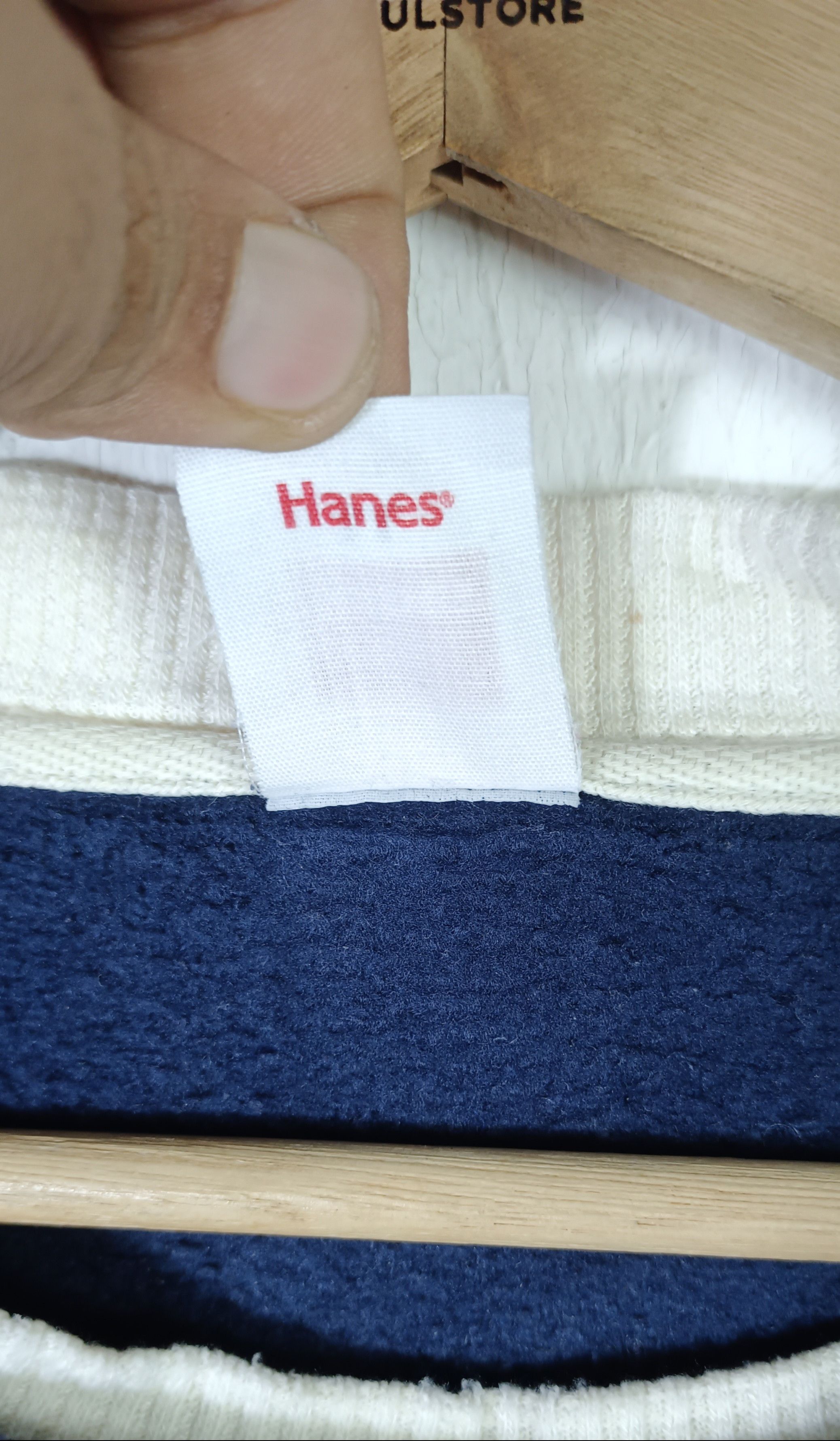 Hanes × Japanese Brand × Vintage Vintage Hanes Embroidered logo Sweatshirt Size US XL / EU 56 / 4 - 7 Thumbnail