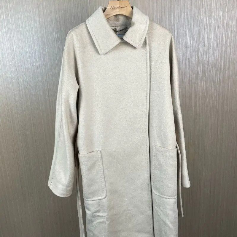 Max Mara MaxMara Elegant Cream Faux Fur Women's Coat 0089 Size L / US 10 / IT 46 - 1 Thumbnail