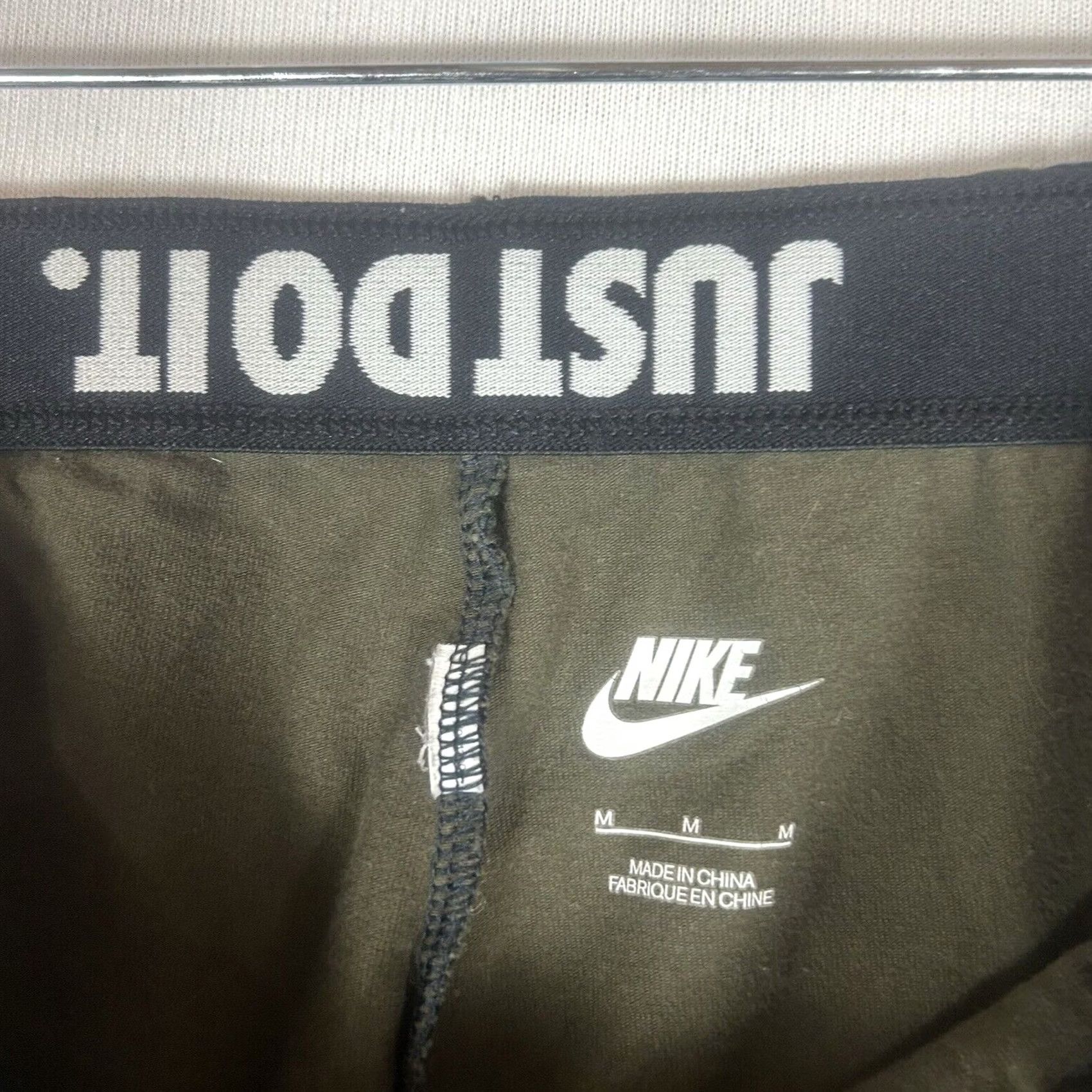 Nike Nike Womens Leggings Gym Running Yoga Just Do It Army Green M Camouflage Elastic Waist Size 32" / US 10 / IT 46 - 2 Thumbnail