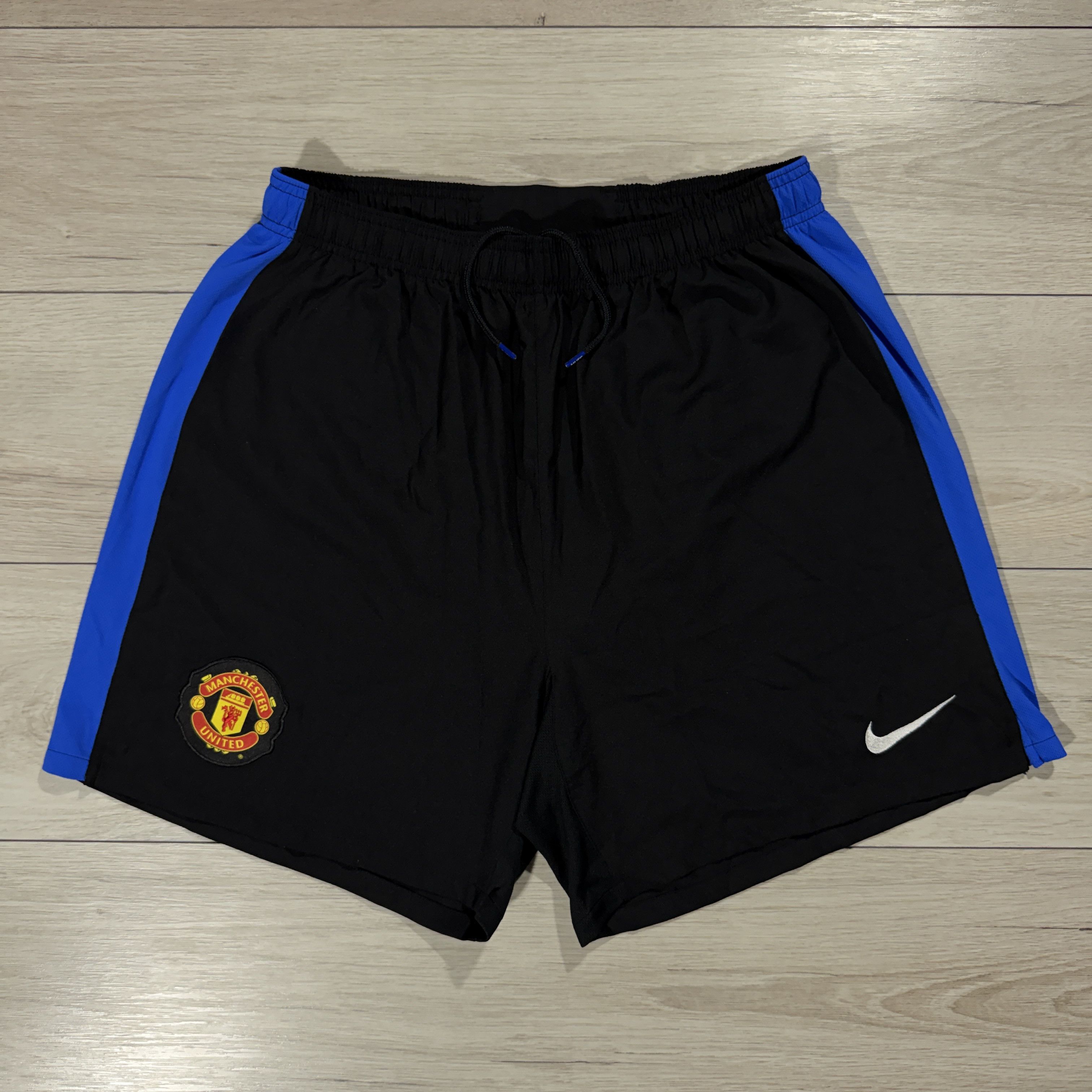 Nike Nike 2010 Manchester United Vintage Football Shorts Size XL Size US 36 / EU 52 - 2 Thumbnail