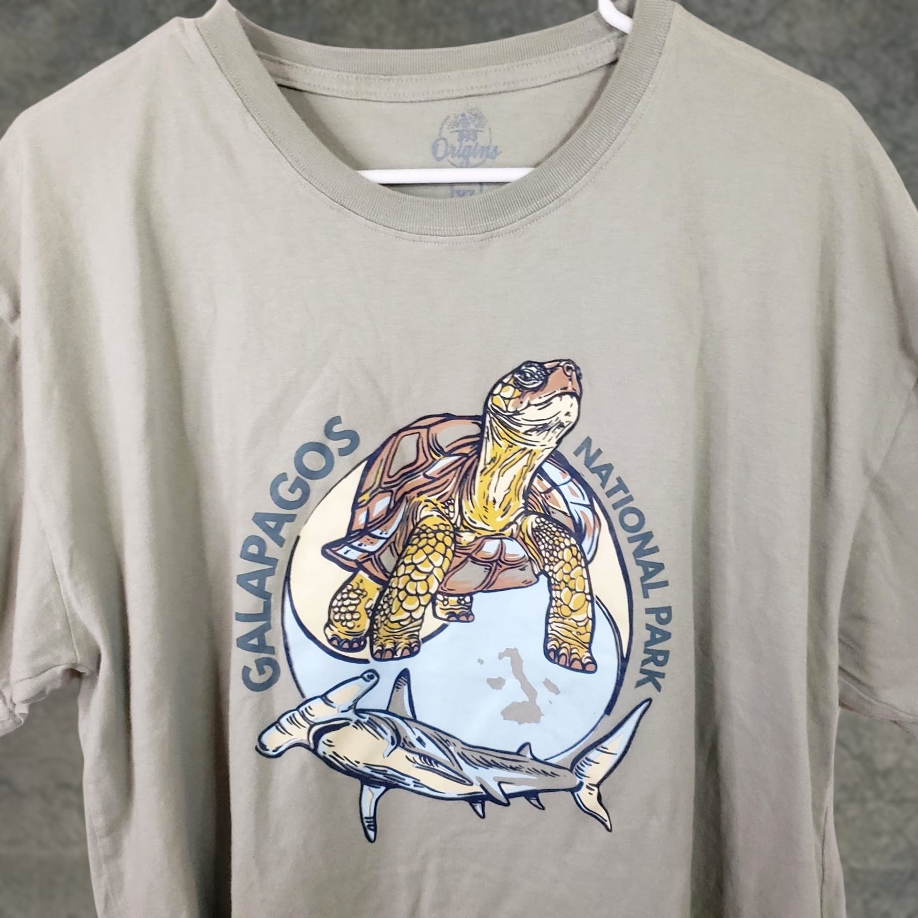 Vintage VINTAGE? Galapagos National Park Ecuador Men's XL Green T-Shirt Turtle Shark Logo Front Size US XL / EU 56 / 4 - 1 Thumbnail