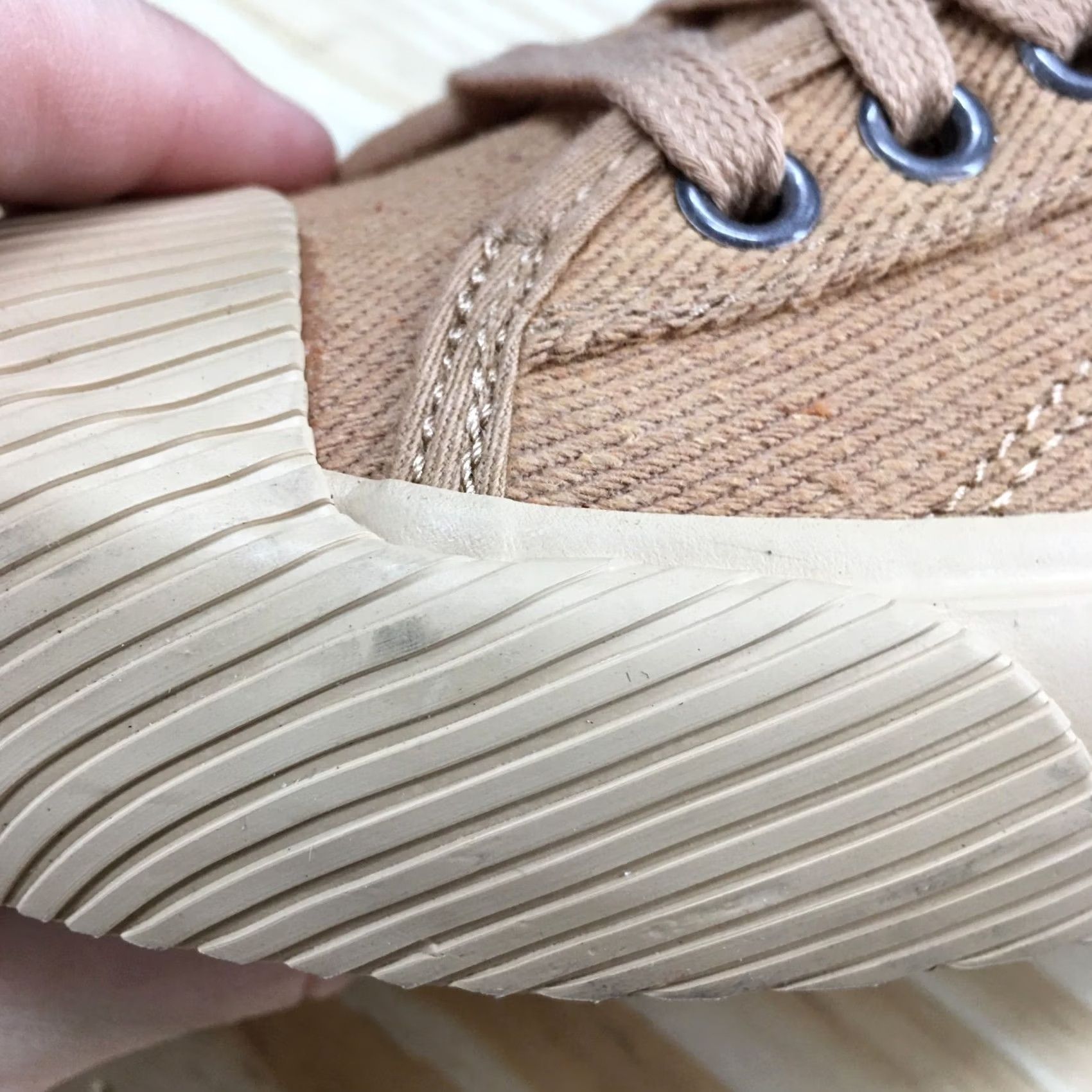 Vintage Universal Thread Grace Womens Sneakers Casual Low Top Tan Canvas Lace Up Shoes 6 M Used Condition Size M / US 6-8 / IT 42-44 - 7 Thumbnail