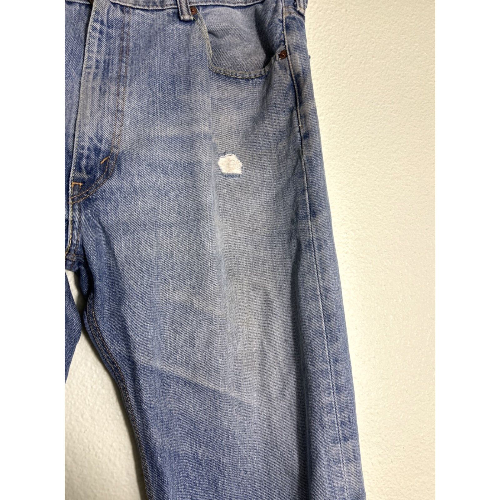 Levi's VINTAGE Levi's 505 Jeans Mens 40x26 Distressed Medium Wash Blue Straight 40 Inseam Regular Size 40 Mens Jeans Size US 40 / EU 56 - 4 Thumbnail