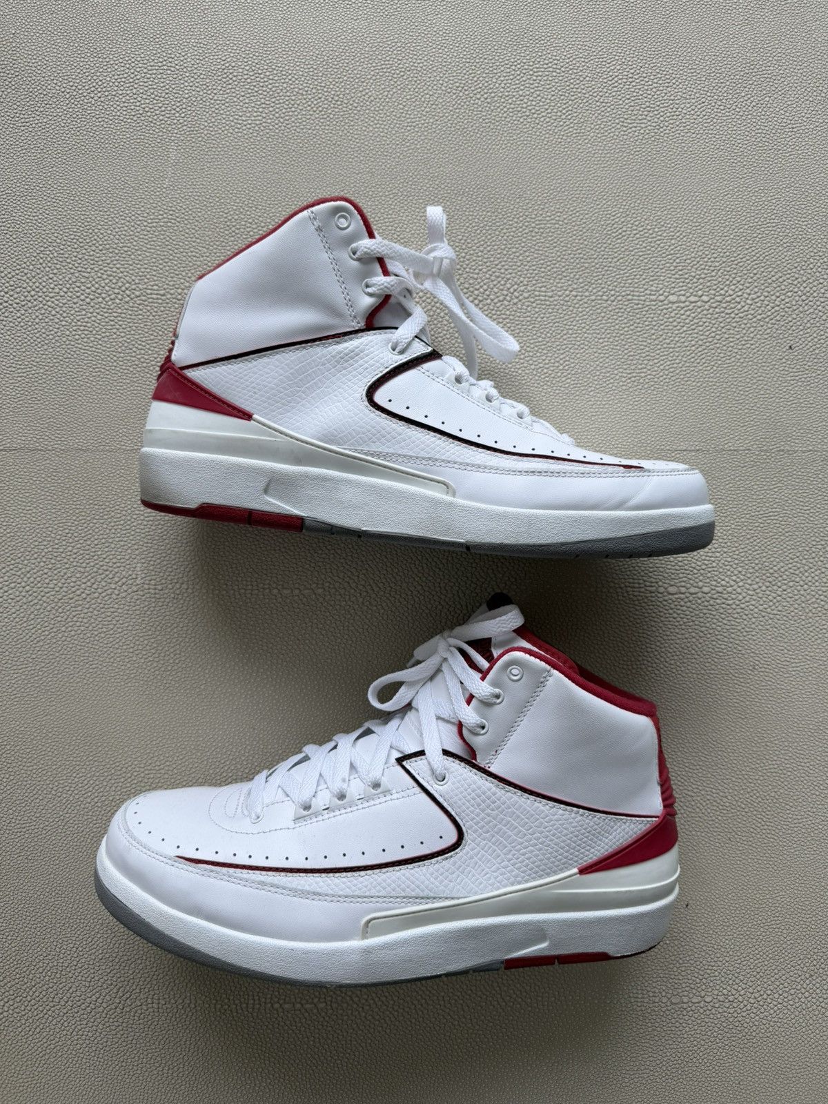 Nike Nike Air Jordan 2 Retro "Chicago Home" Size US 10.5 / EU 43-44 - 1 Thumbnail