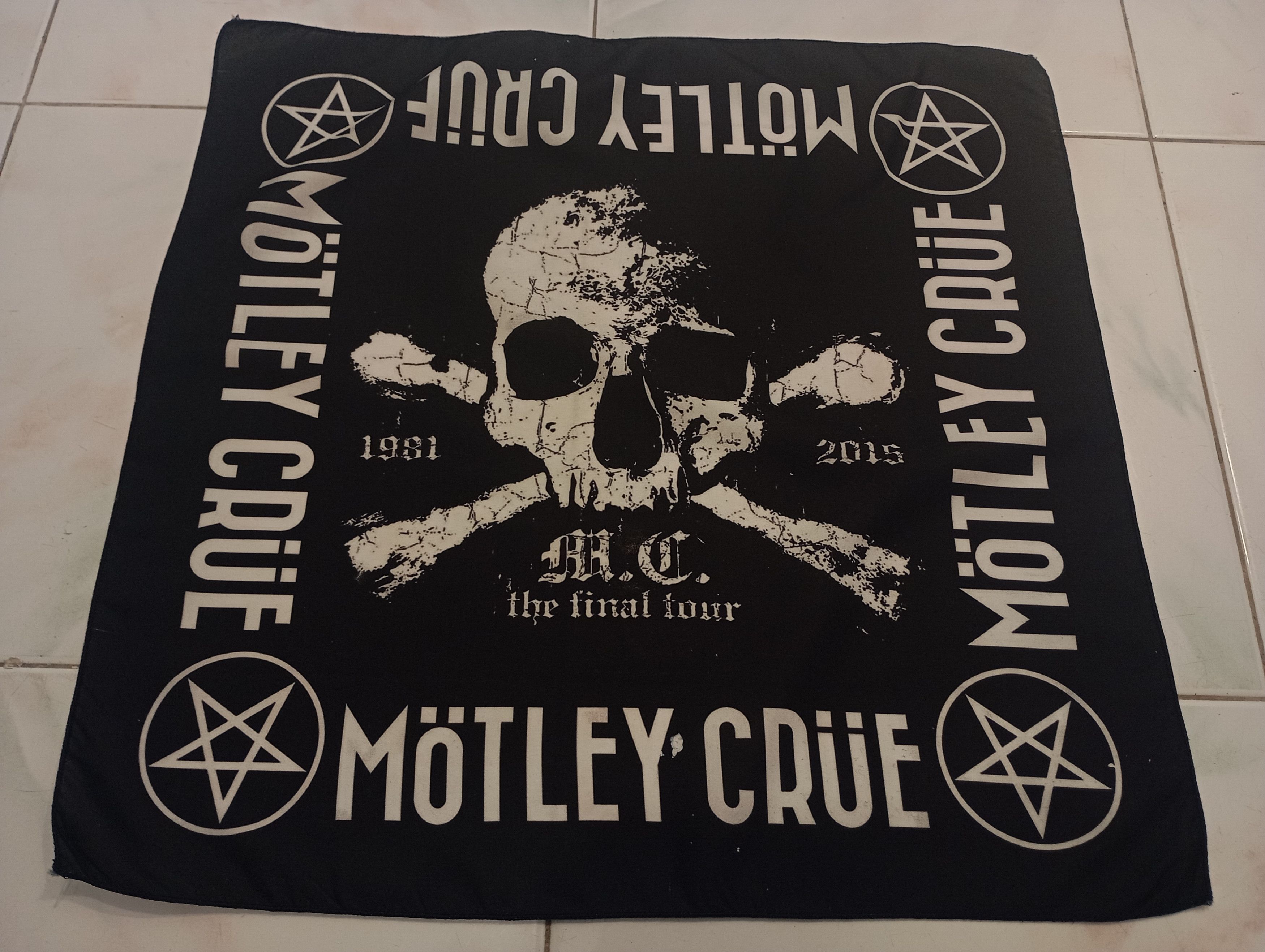 Band Tees Bootleg Skulls Bandana Handkerchief Motley Crue Size ONE SIZE - 1 Thumbnail