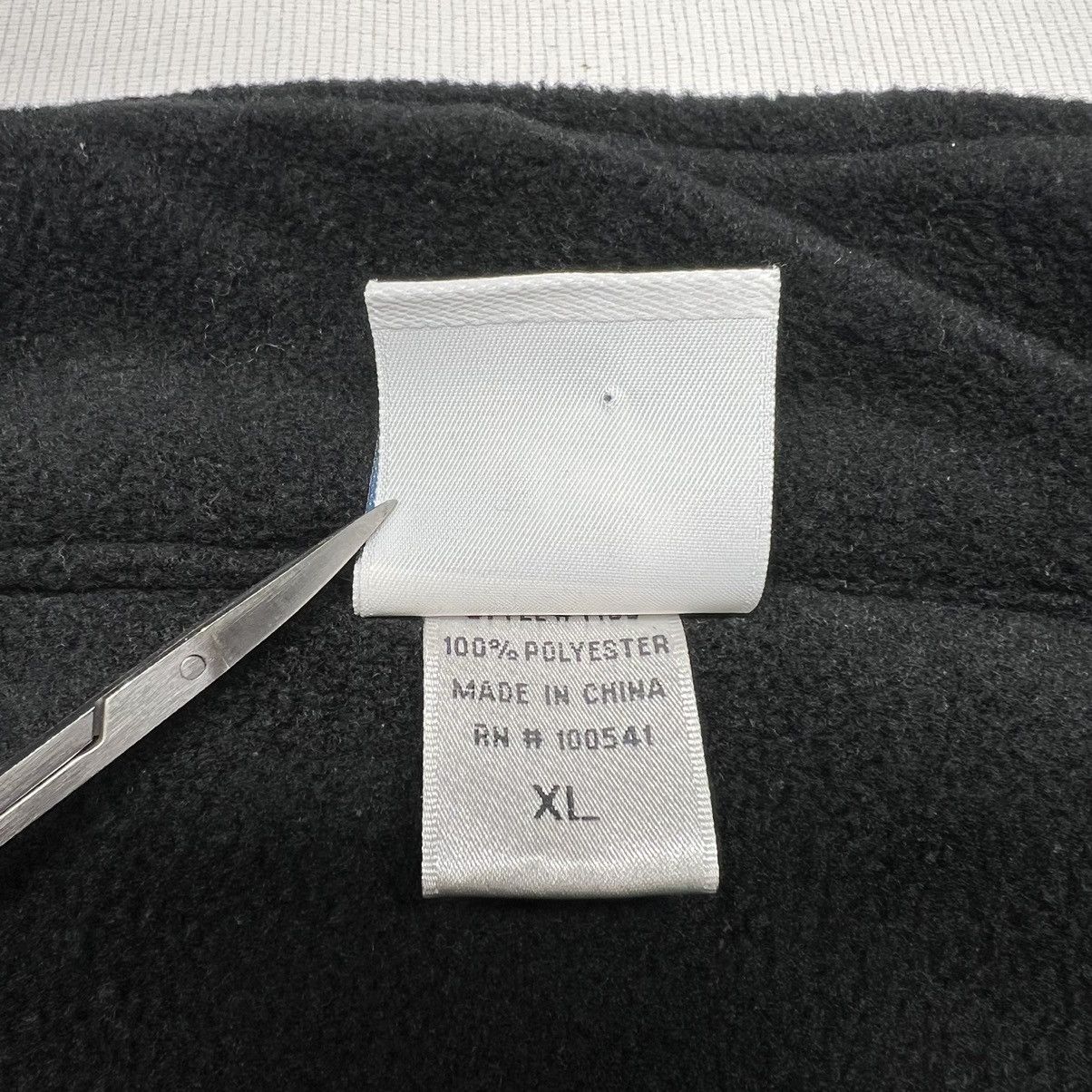 Vintage VTG Hilton Casinos Sweatshirt Black Fleece Pullover Y2K Size US XL / EU 56 / 4 - 8 Thumbnail
