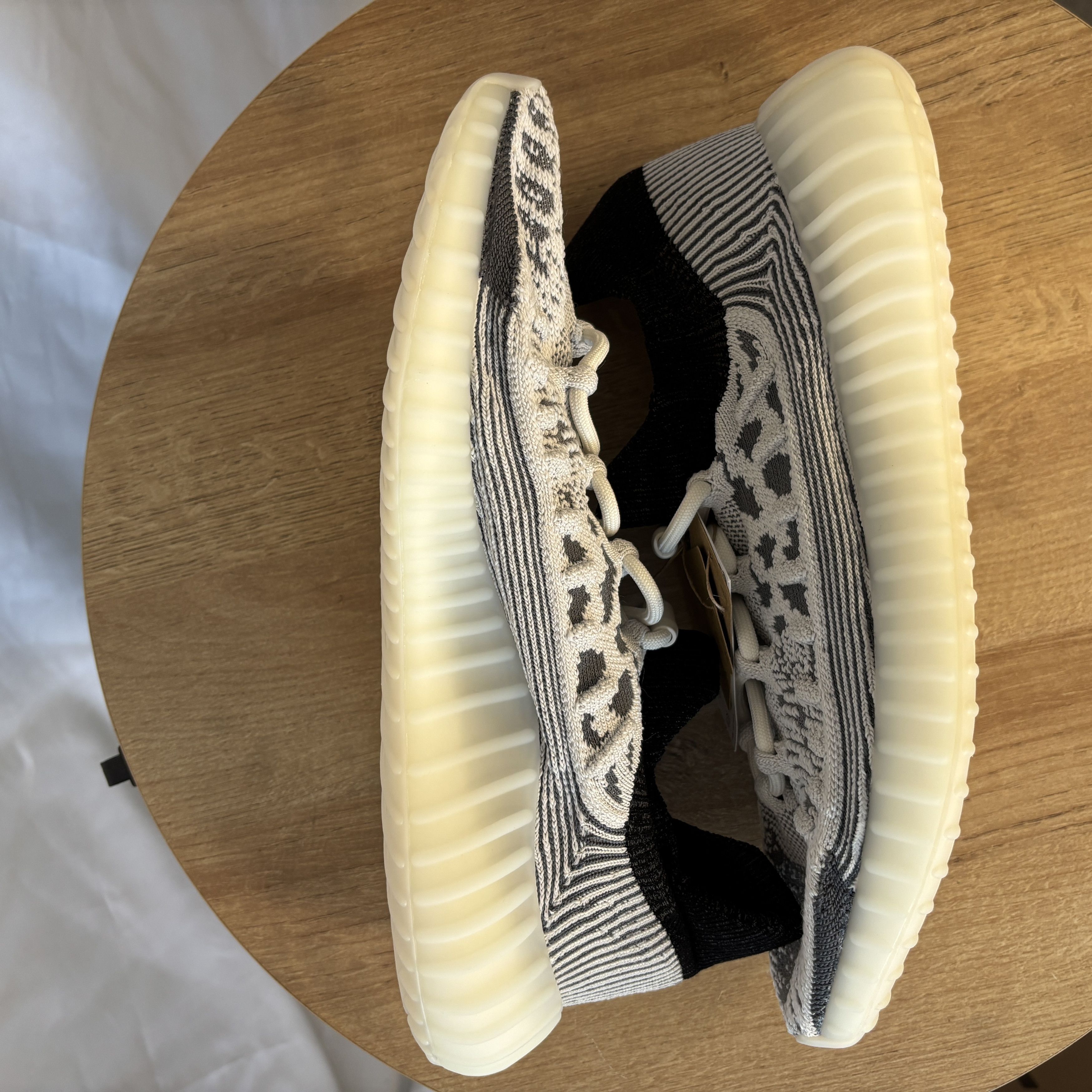 Adidas × Kanye West Adidas Yeezy Boost 350 V2 CMPCT Panda IG9608 10M NWT/DS Size US 10 / EU 43 - 5 Thumbnail