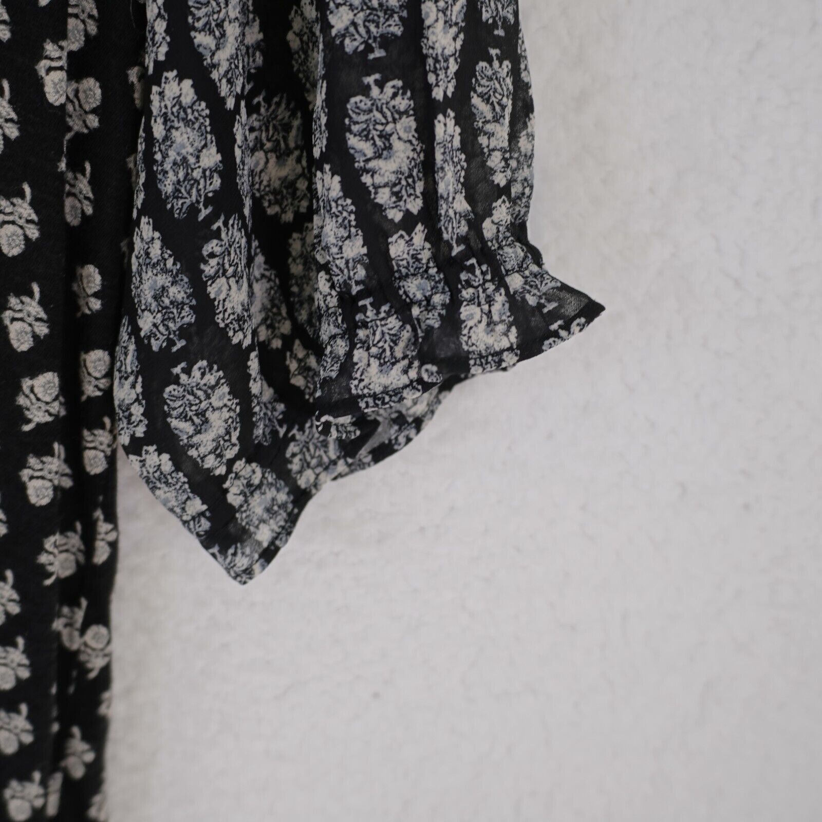 Lucky Brand Lucky Brand Black Floral Flutter Sleeve V-Neck Drawstring Ta Size L / US 10 / IT 46 - 3 Thumbnail