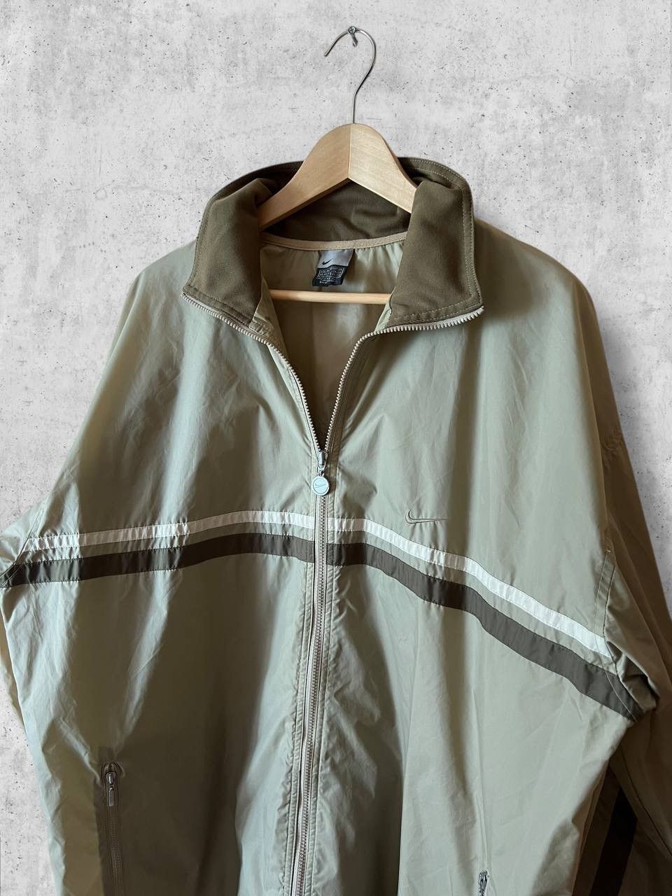 Nike Nike track nylon Vintage jacket beige swoosh logo waterproof Size US XL / EU 56 / 4 - 2 Thumbnail