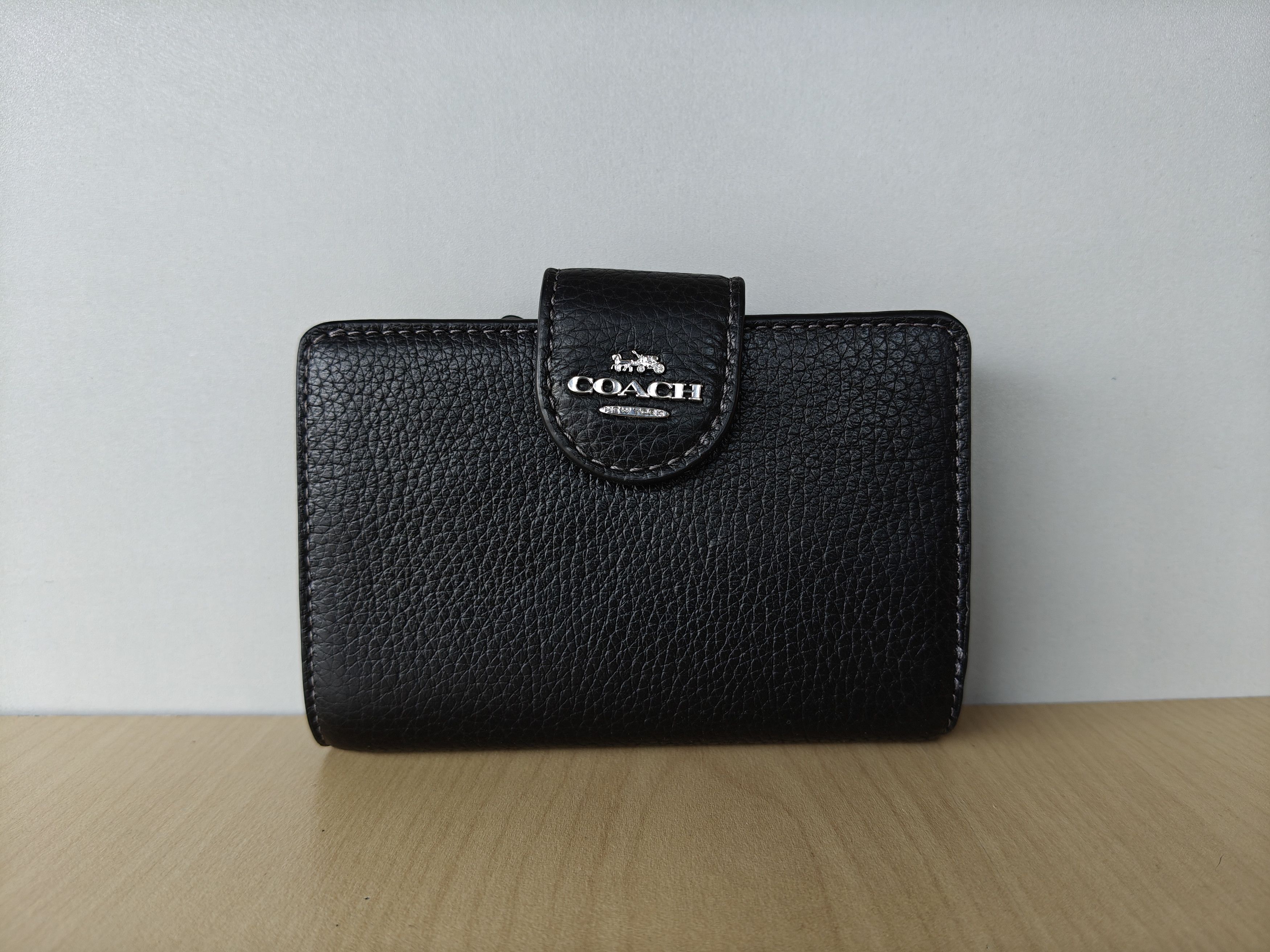 Coach Coach Medium Corner Zip Women's Wallet Free Shipping T/1003 Size ONE SIZE - 1 Thumbnail