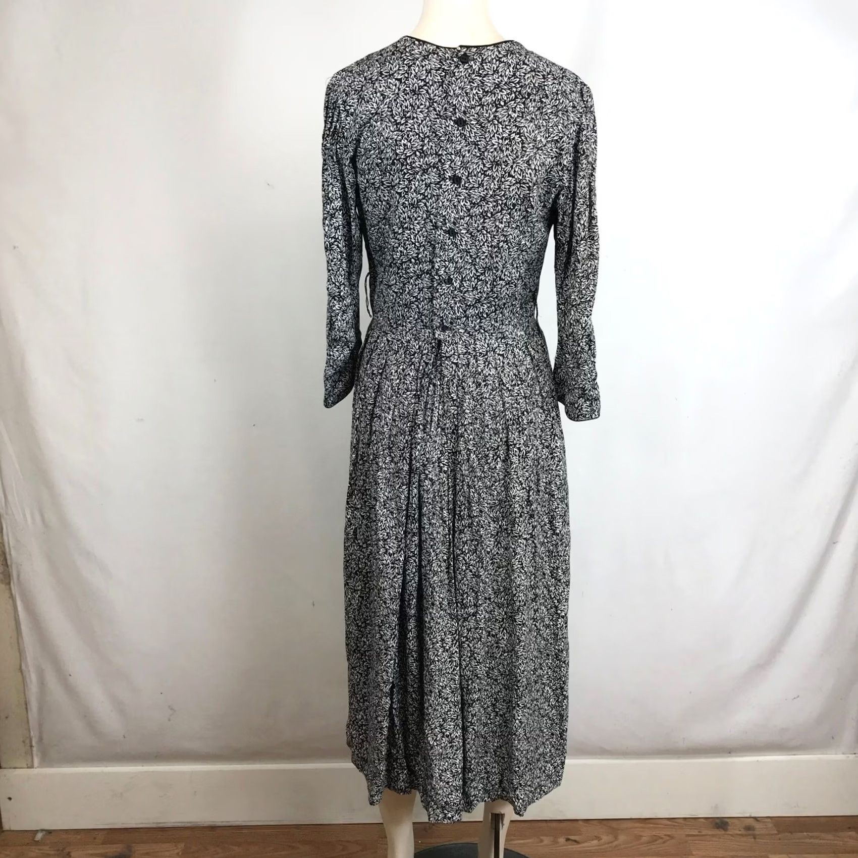 Vintage VINTAGE Lanz Originals Floral Print Midi Dress Size 10 Black Long Sleeve Womens Size L / US 10 / IT 46 - 5 Thumbnail