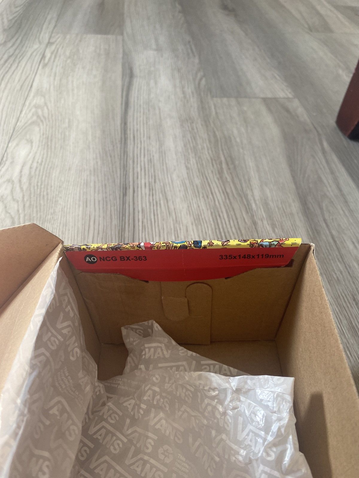 Vans (Where’s Waldo) beach colour way Size US 10.5 / EU 43-44 - 4 Thumbnail