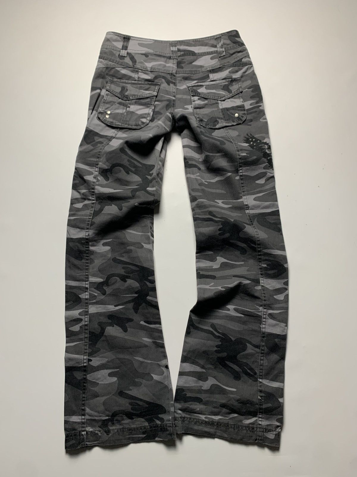If Six Was Nine × Le Grande Bleu (L.G.B.) × Vintage VINTAGE CAMO PRINTED FLARED MULTI-POCKET PANTS Size 26" / US 2 / IT 38 - 6 Thumbnail