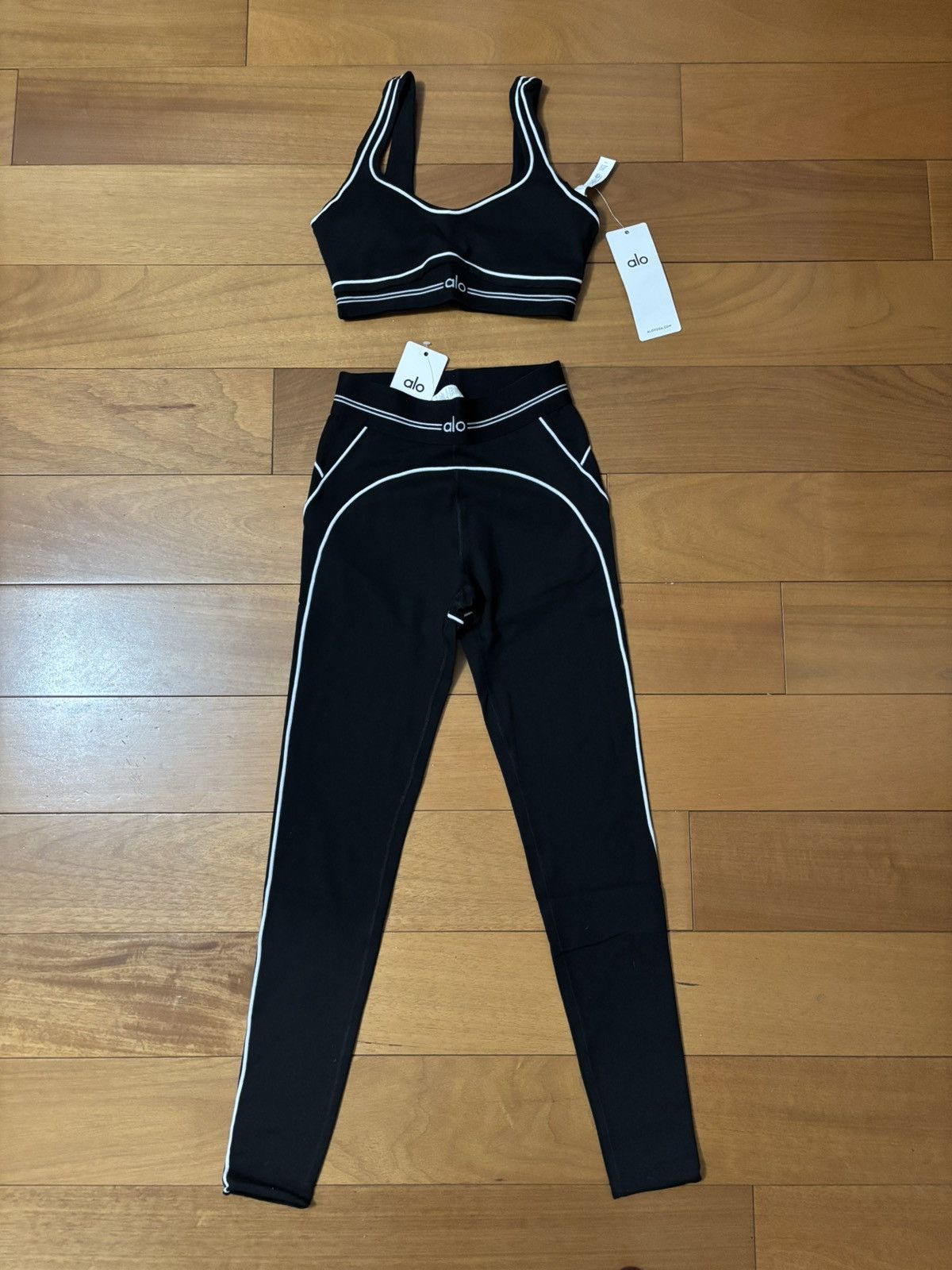 Alo Yoga Alo Airbrush High-Waist Heart Throb set Size 26" / US 2 / IT 38 - 1 Thumbnail