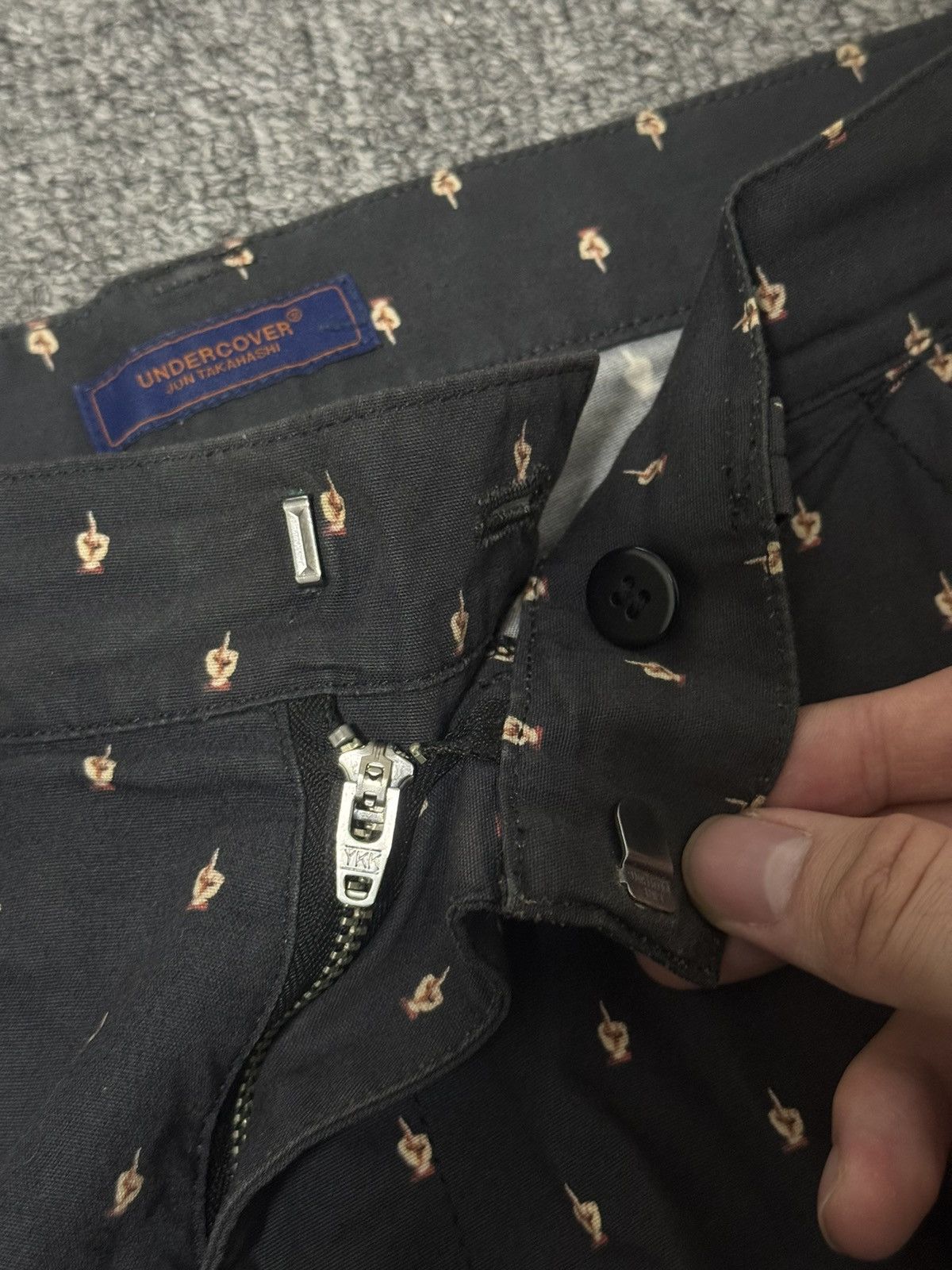 Undercover 12aw middle finger short