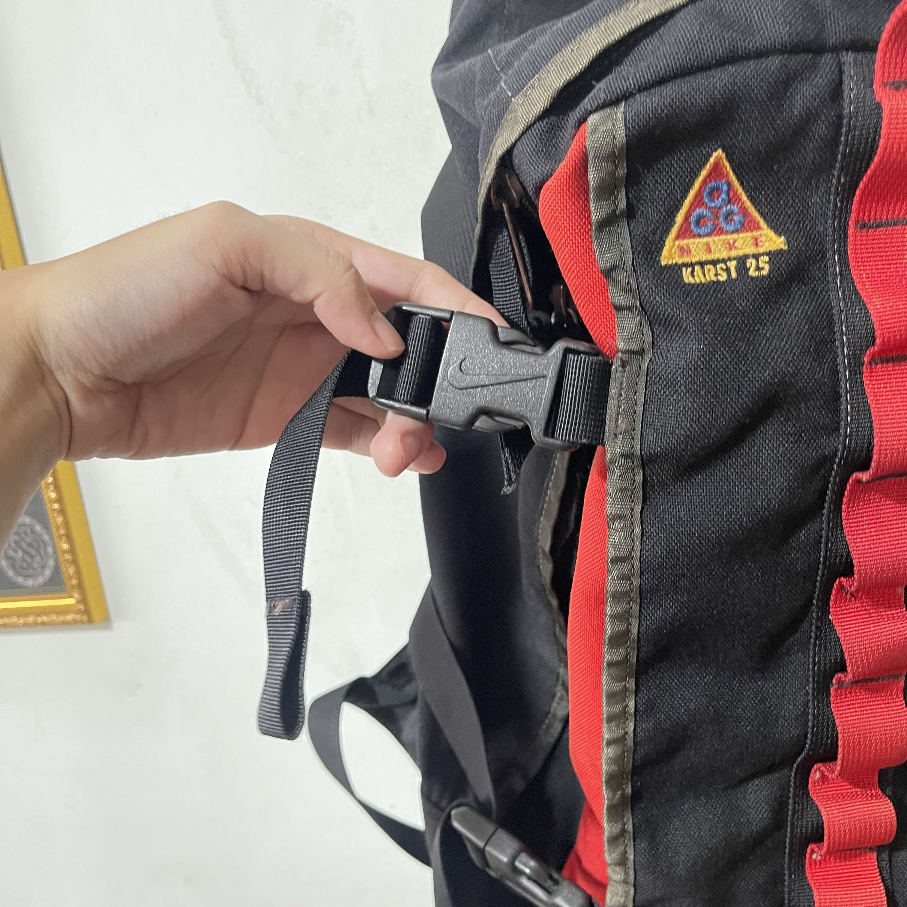 Nike ACG Vintage Nike ACG Kirst 25 Backpack Black Red Hiking Bag Size ONE SIZE - 4 Thumbnail