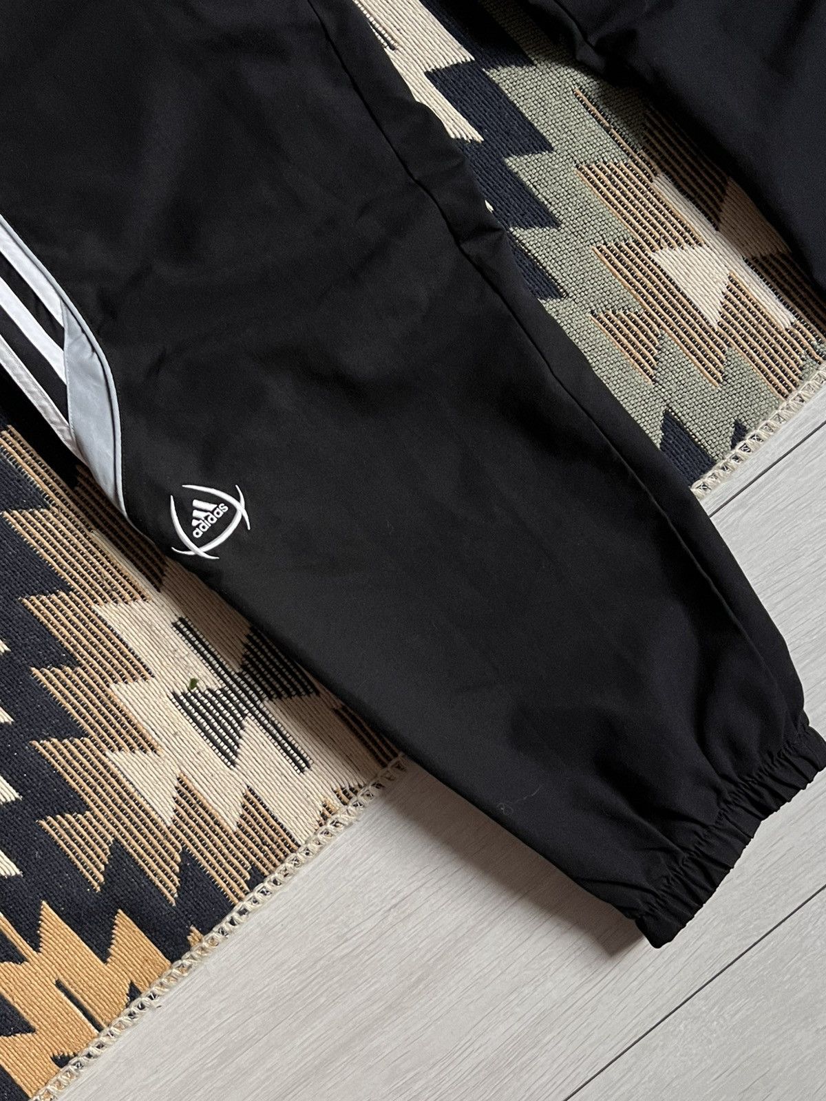 Adidas Vintage Adidas 3 Stripes Nylon Hype BaggyPants Size US 34 / EU 50 - 7 Thumbnail