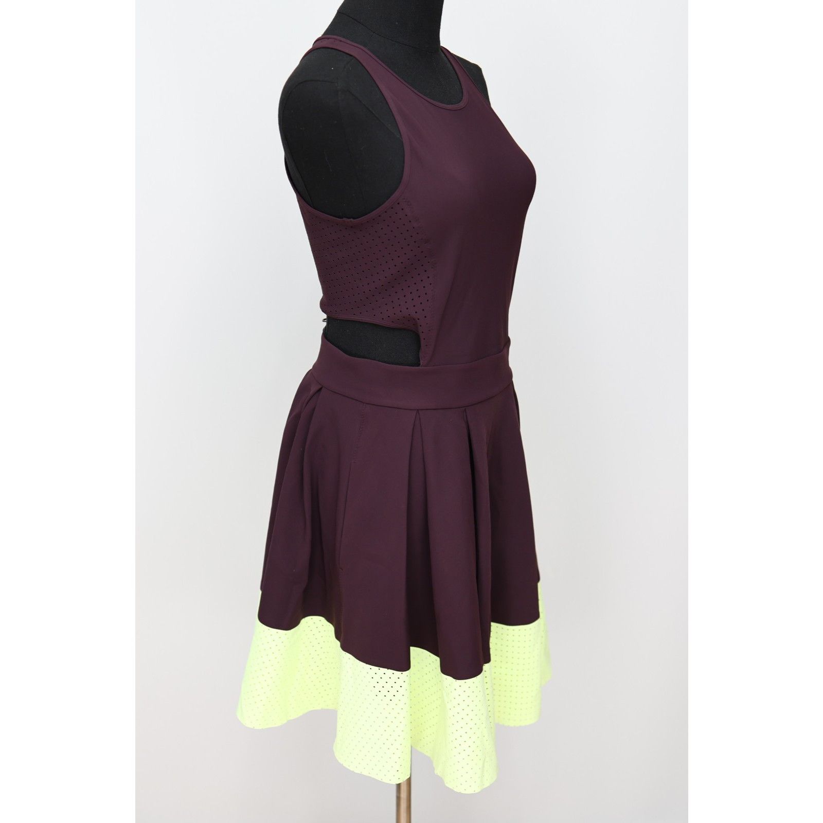 LULULEMON Cherry Back Cut Out Fit & Flare Away Dress Sz ~ 4