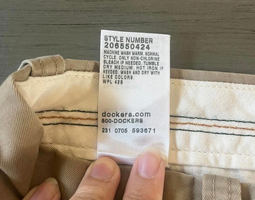 Dockers Dockers Mens Loose Fit Khaki Pants Flat Front Straight 36x32 Size US 36 / EU 52 - 6 Thumbnail