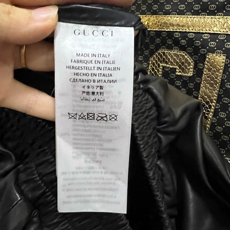 Gucci Gucci Black and gold full-print old flower hooded jacket 25 Size US M / EU 48-50 / 2 - 3 Thumbnail