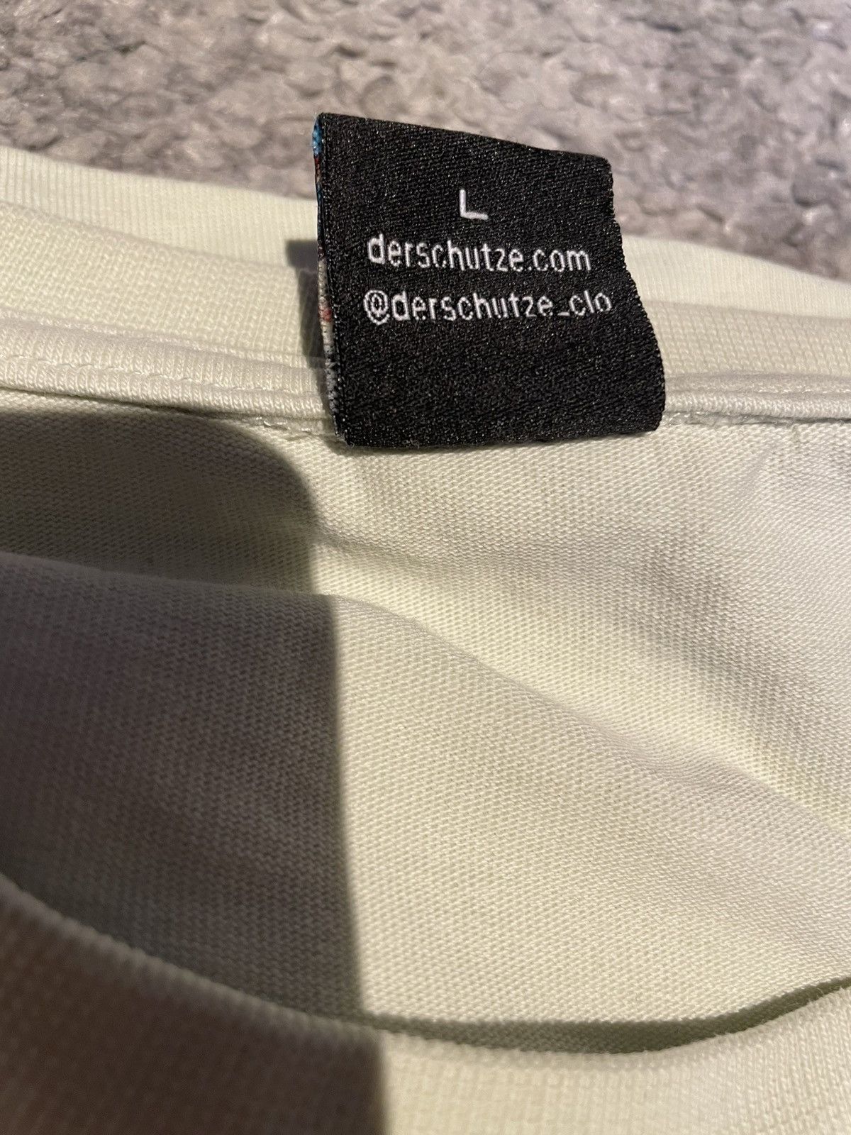 Derschutze ”Ed schutze” T-shirt creme Size US L / EU 52-54 / 3 - 3 Thumbnail