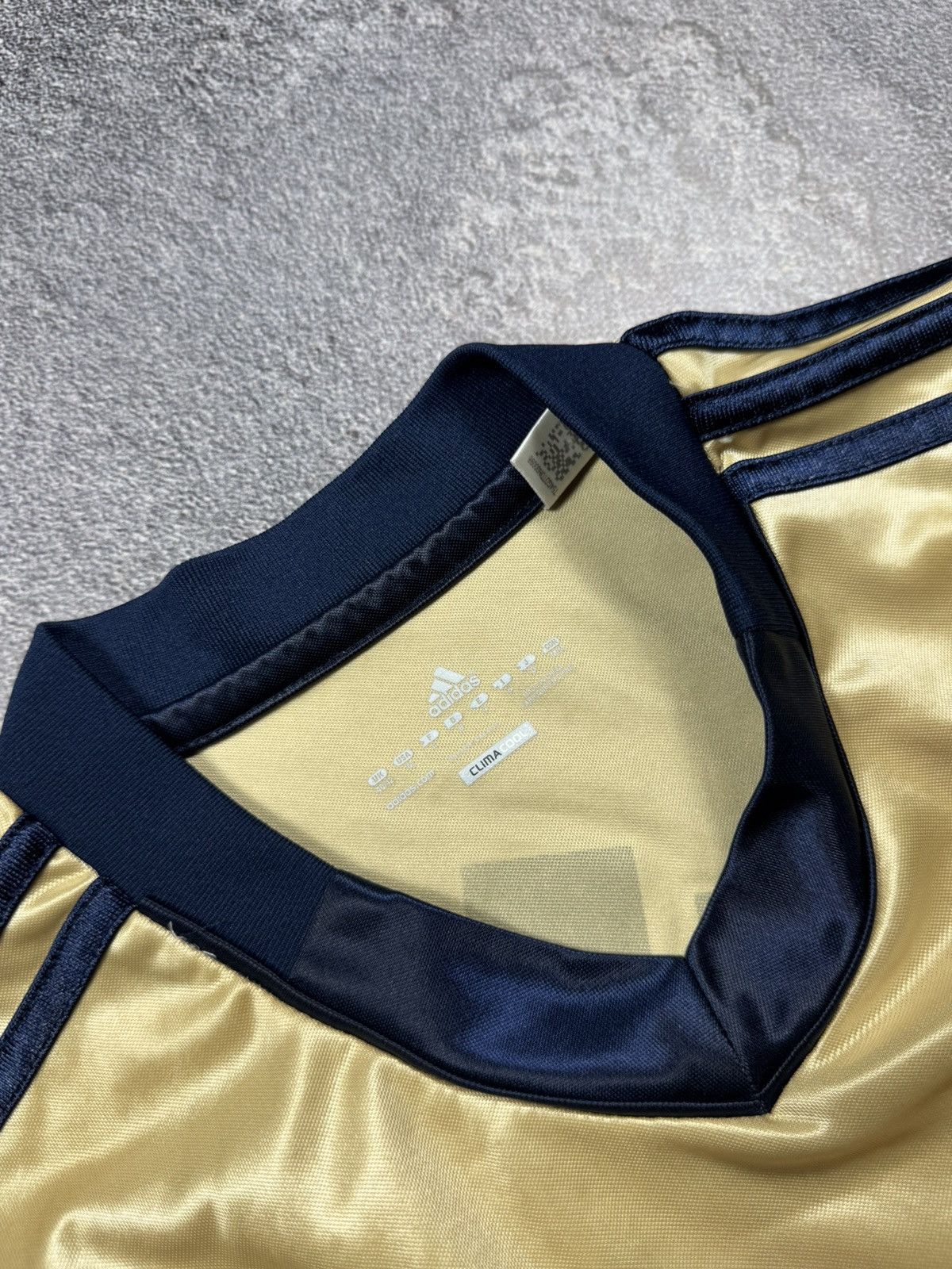 Adidas Chelsea FC 2012/13 Away Kit — "Golden" Archive Edition Size US M / EU 48-50 / 2 - 3 Thumbnail