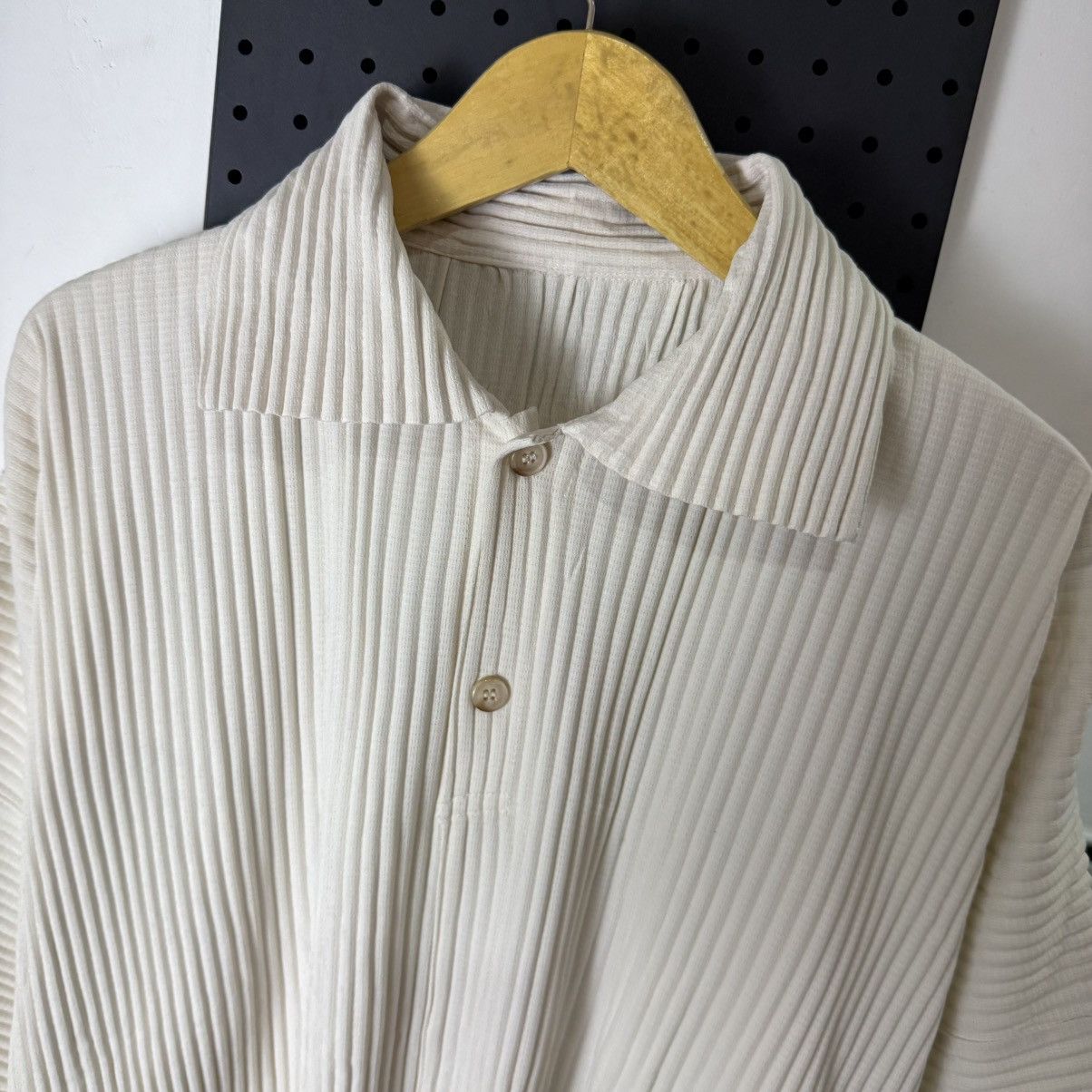 Japanese Brand PLEATS issey miyake white polos Size US XXL / EU 58 / 5 - 4 Thumbnail