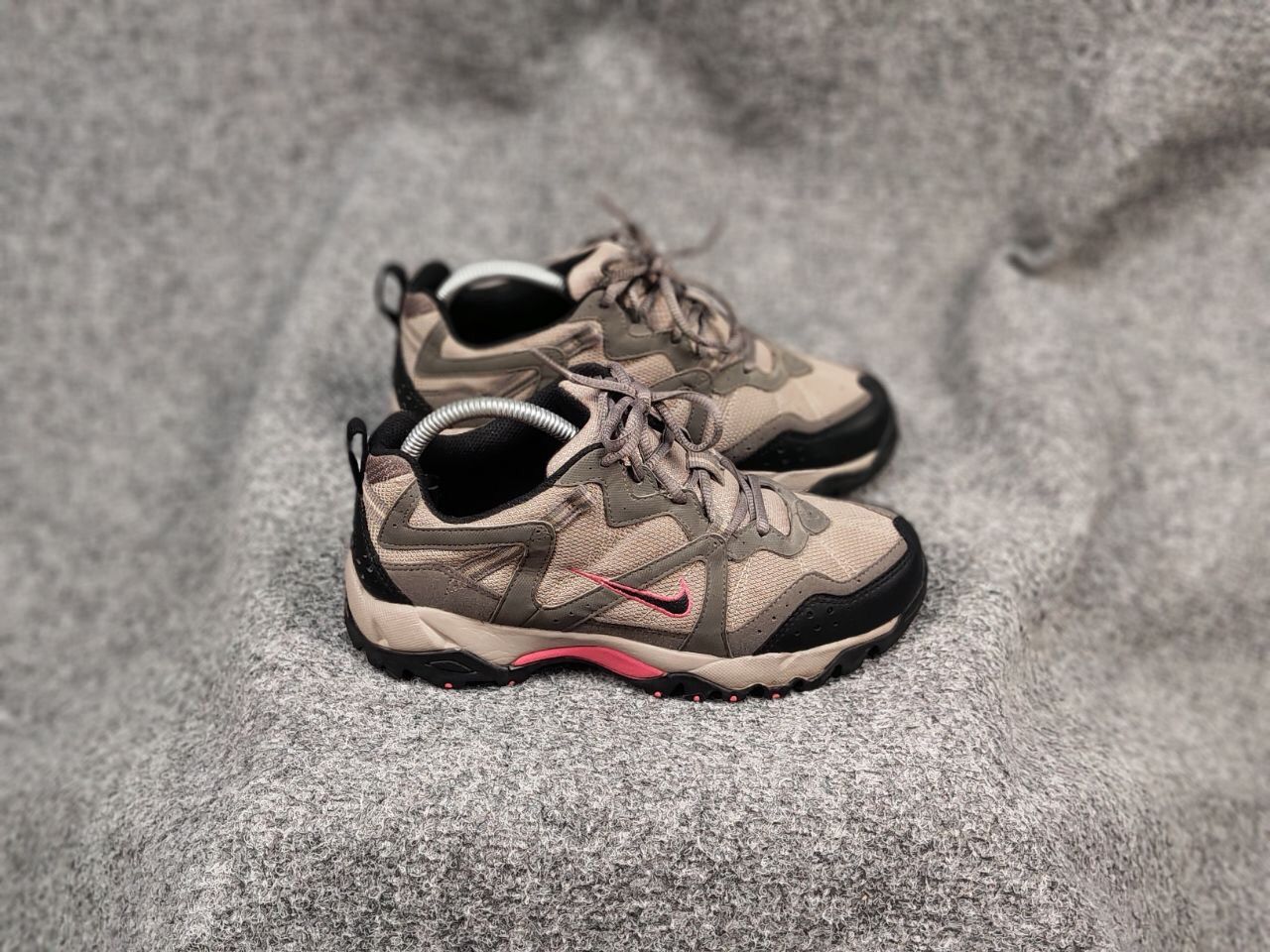 Nike ACG Vintage Nike ACG All-Trac Hiking Women's Sneaker Size US 7 / IT 37 - 3 Thumbnail