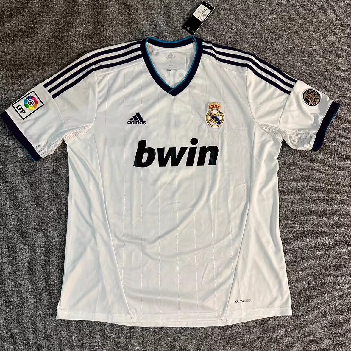 Other 2012 2013 Real Madrid #8 Kaka Jersey Size US XL / EU 56 / 4 - 2 Thumbnail