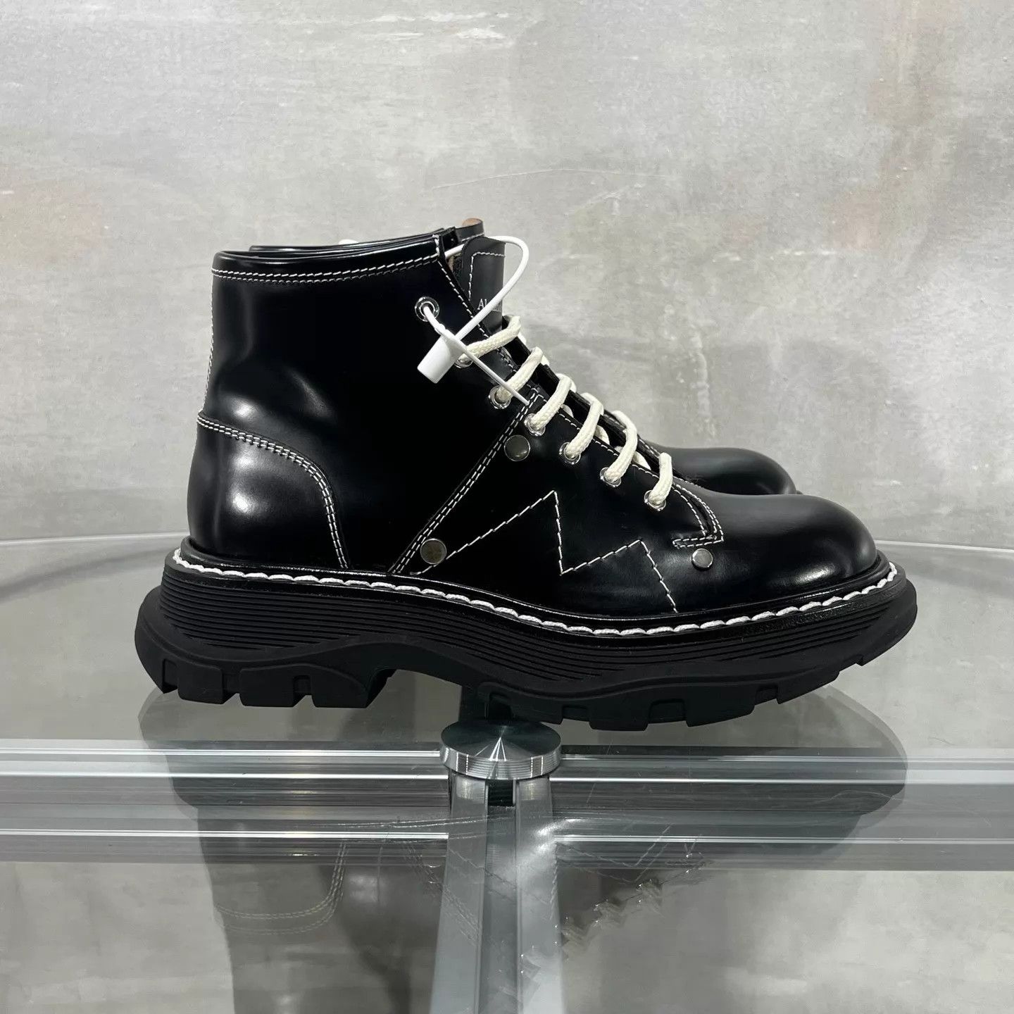 Alexander McQueen Alexander McQueen Tread black boots new with box 35 EU Size US 4.5 / IT 34.5 - 4 Thumbnail