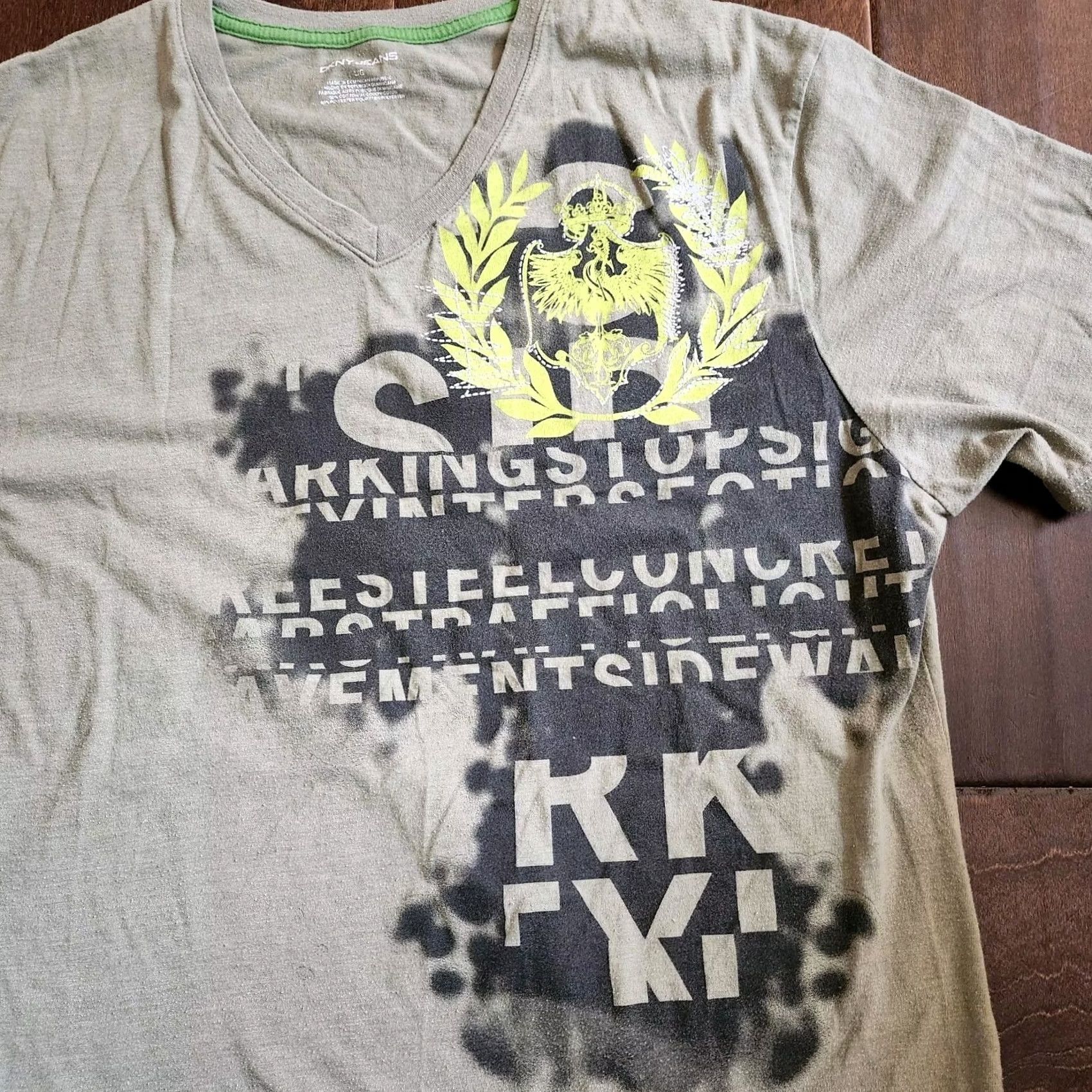 DKNY DKNY T-Shirt Men Green V-Neck Short Sleeve Size L Regular Cotton Polyester Graphic Print Shirt Mens Size US L / EU 52-54 / 3 - 5 Thumbnail