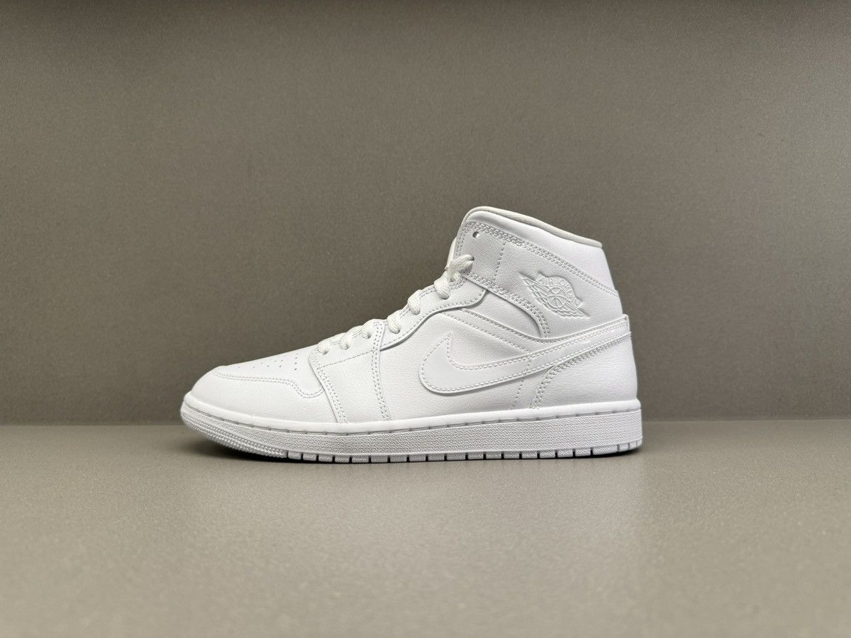 Jordan Brand Jordan 1 Mid Triple White 2022 Women’s Size US 10.5 / IT 40.5 - 5 Thumbnail